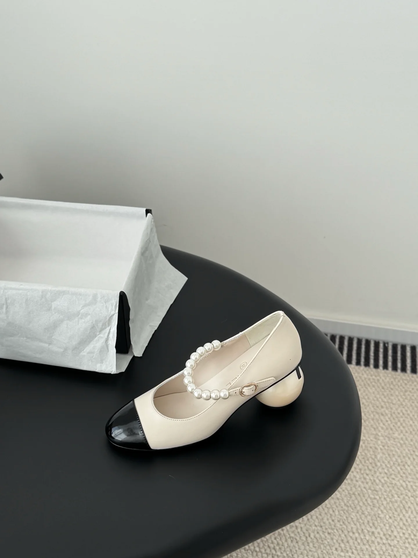 Chan 26ss pearl mary jane flats