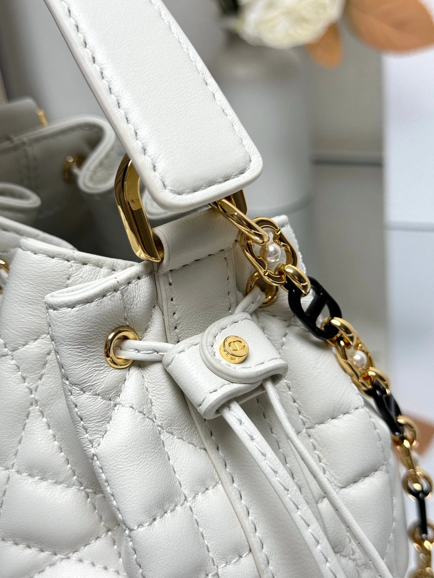D Small Jolie Bucket Bag