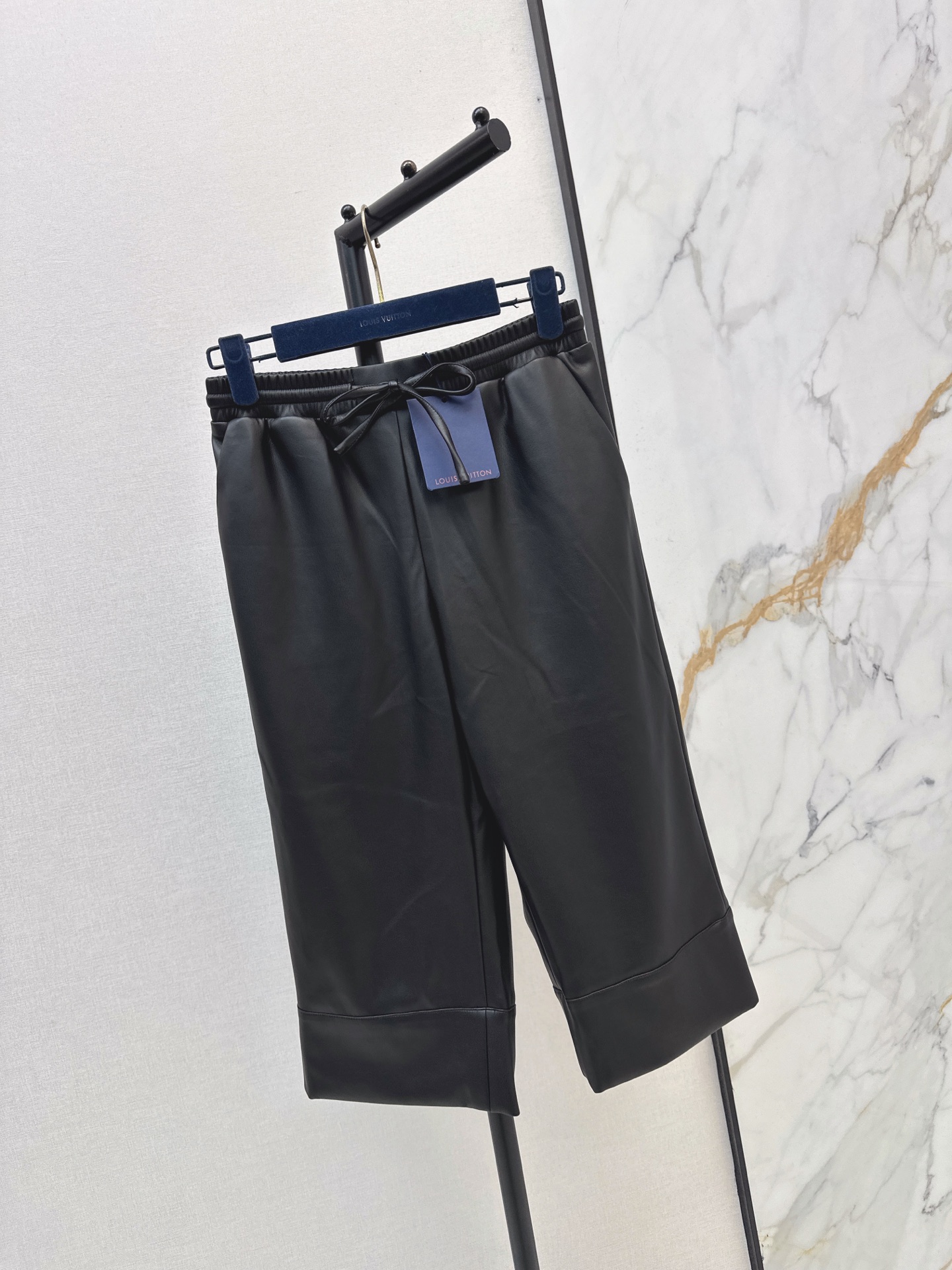 Loui 26fw pu cropped pants