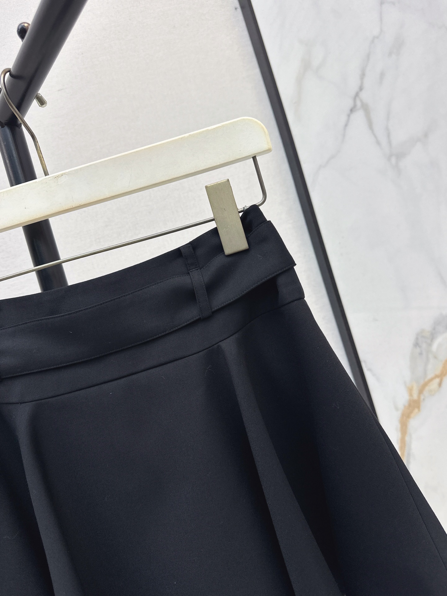 Loe 26fw belted mini skirt