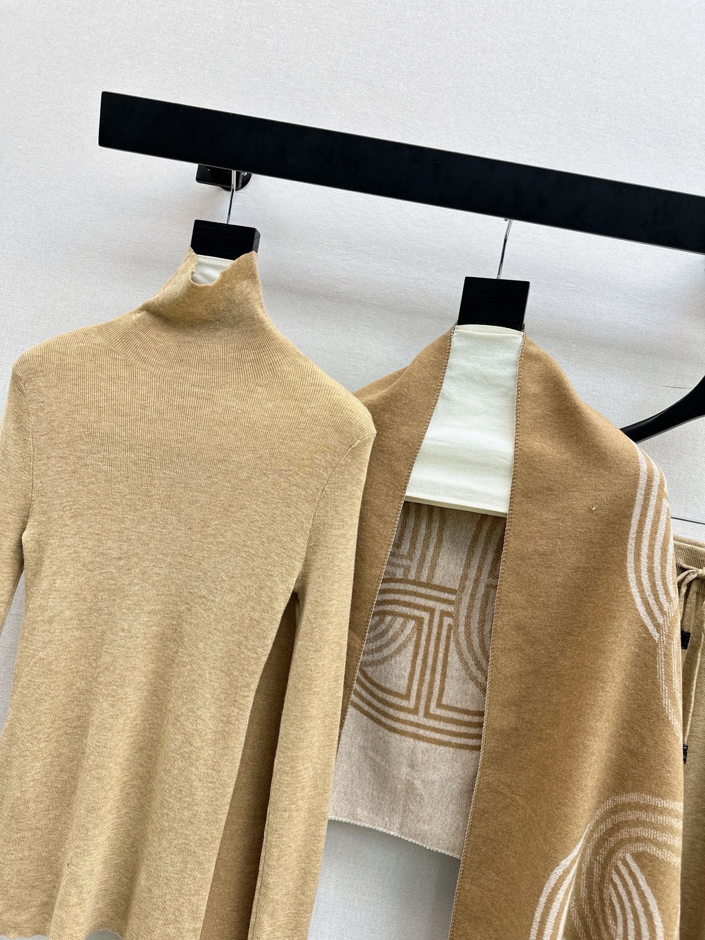 Her 26fw knit knitwear shawls pants sets