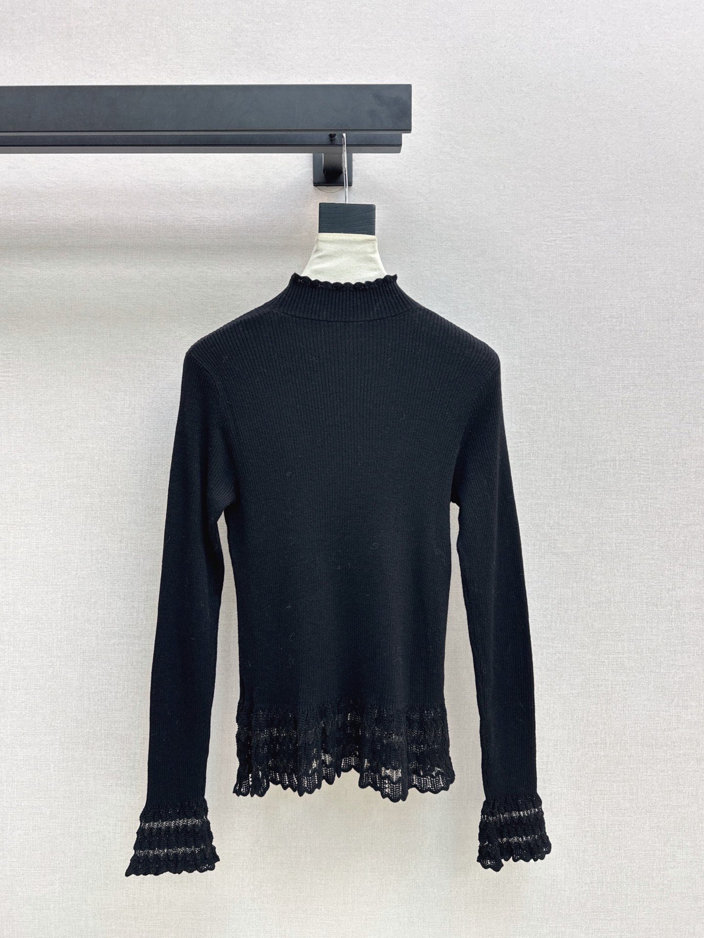 ES 26fw ruffle basic tee