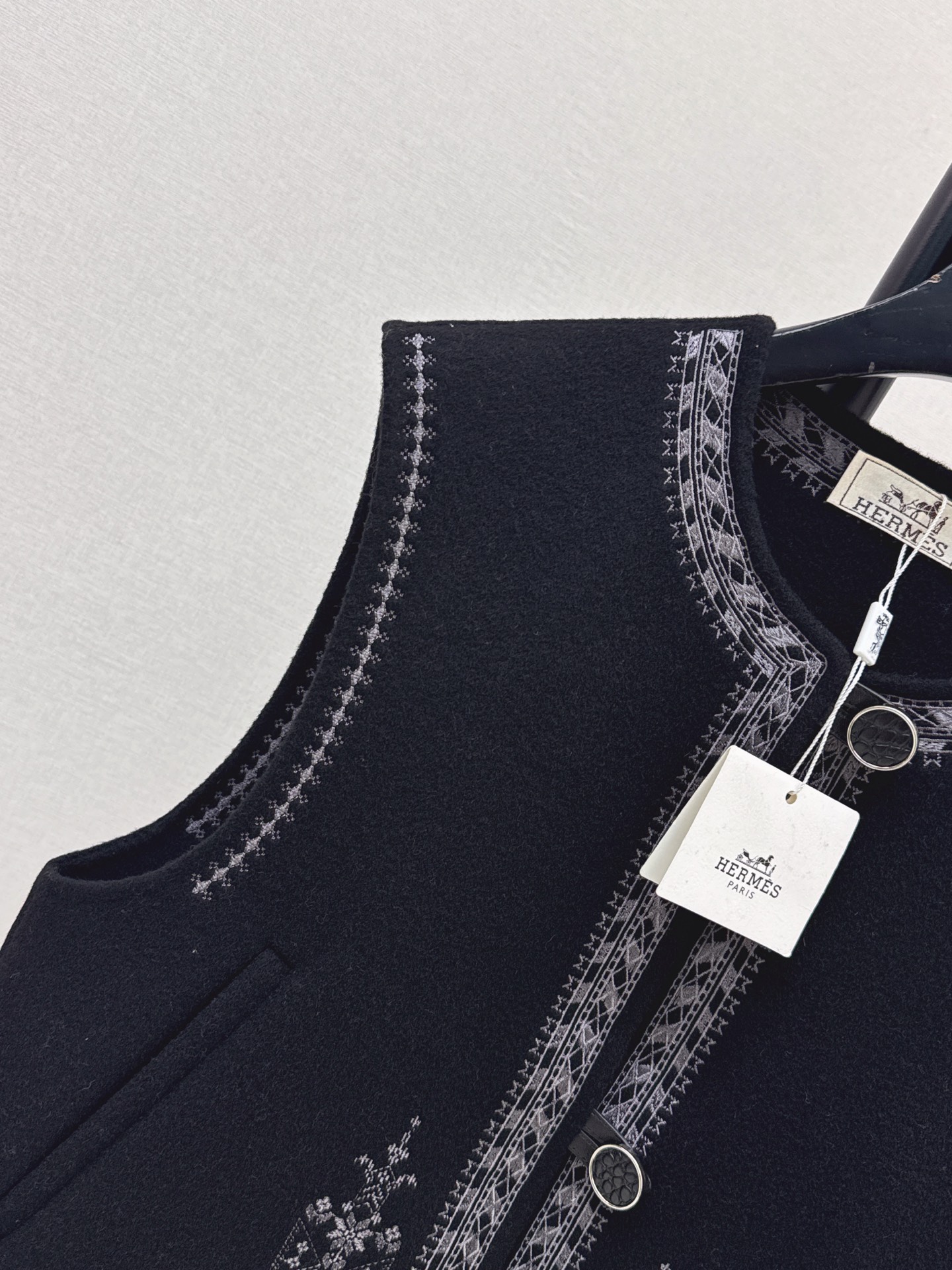 Her 26fw embroidery woolen vest