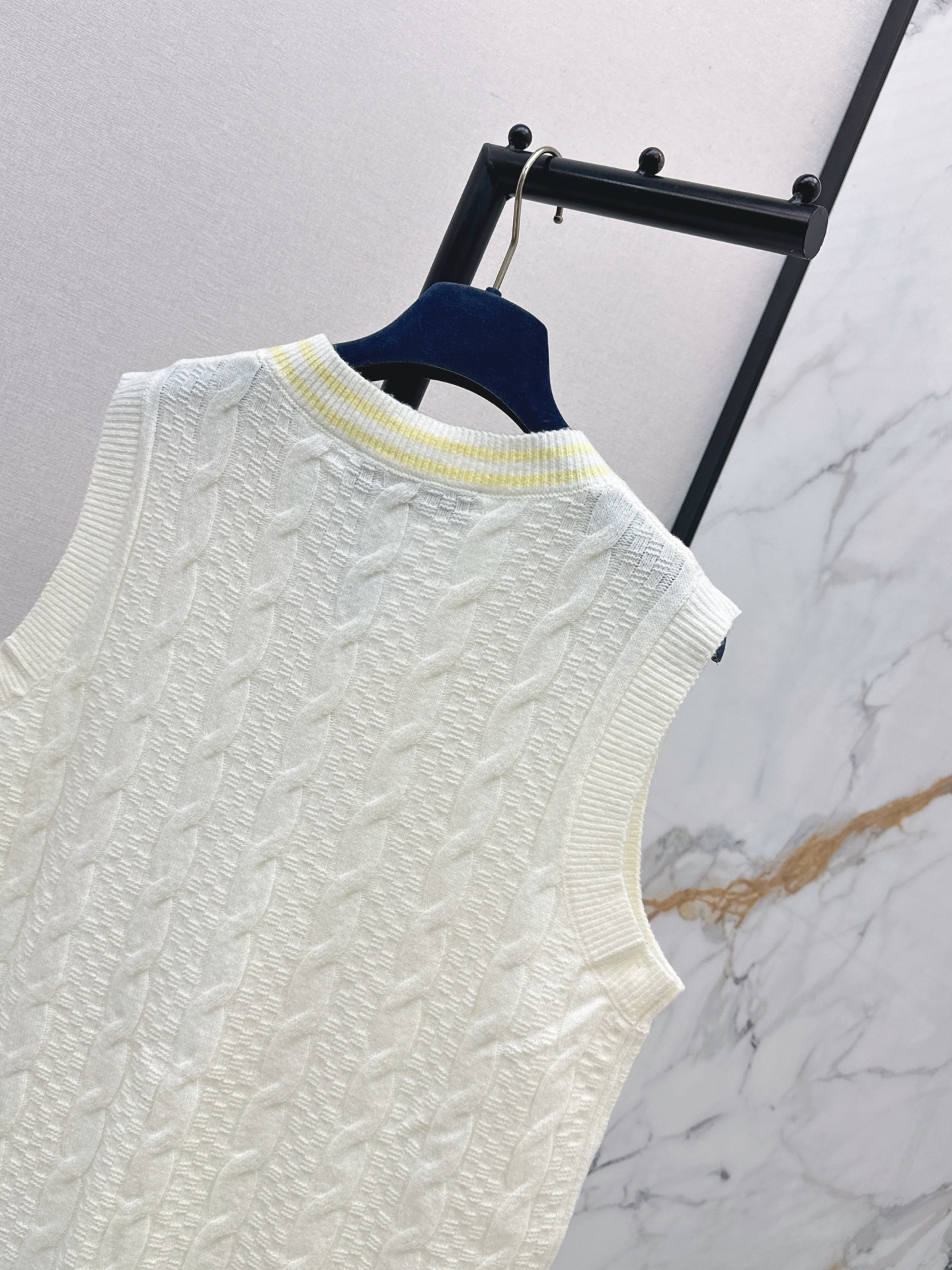 Loui 26fw rhinestone knit vest