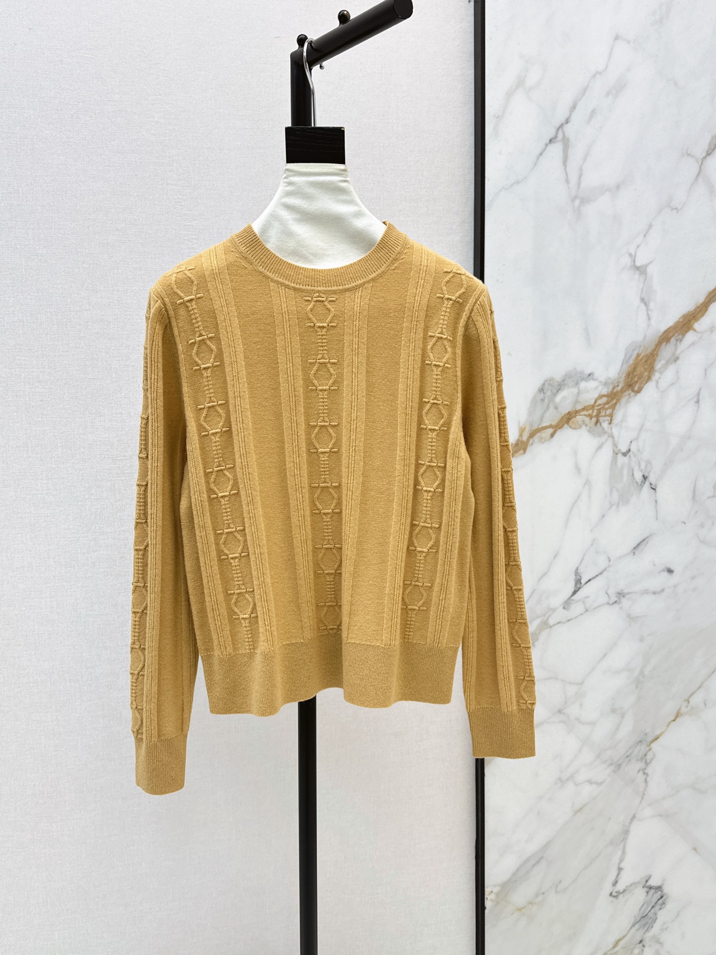 Her 26fw cable sweater