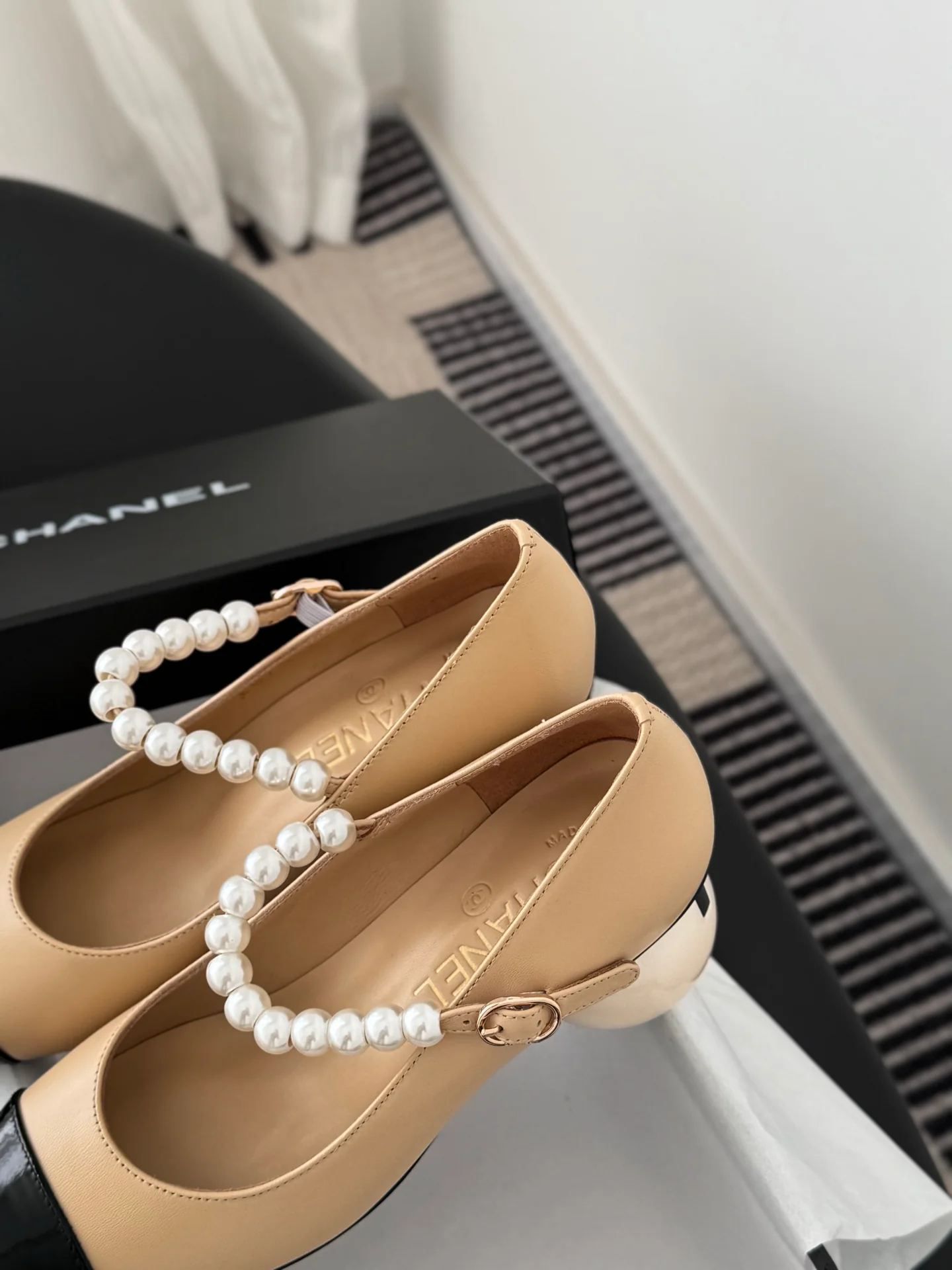 Chan 26ss pearl mary jane flats