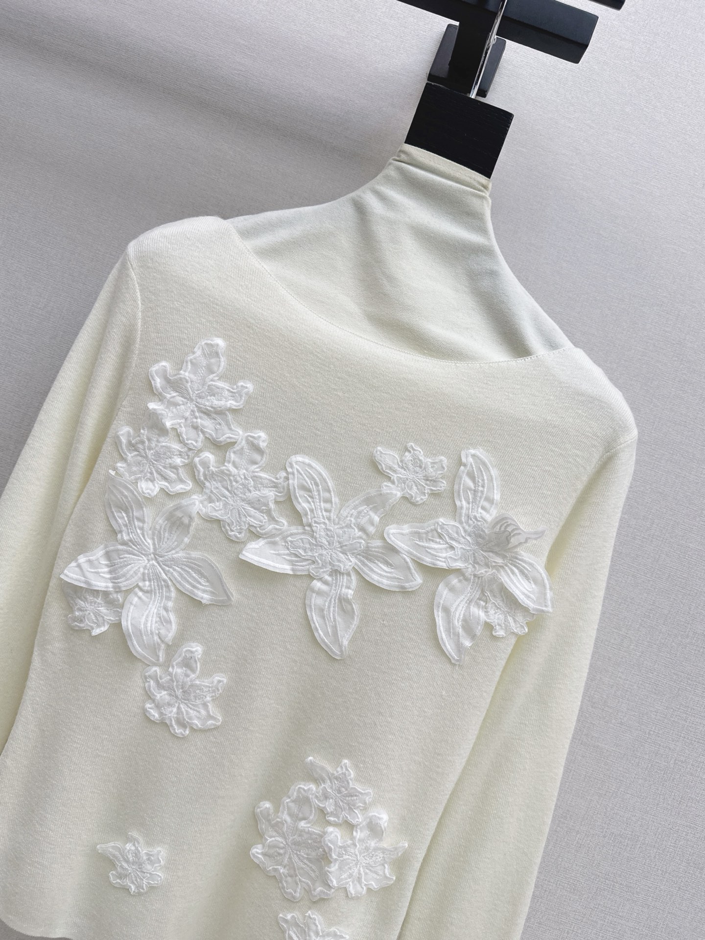 ES 26fw lace embroidery knit sweater