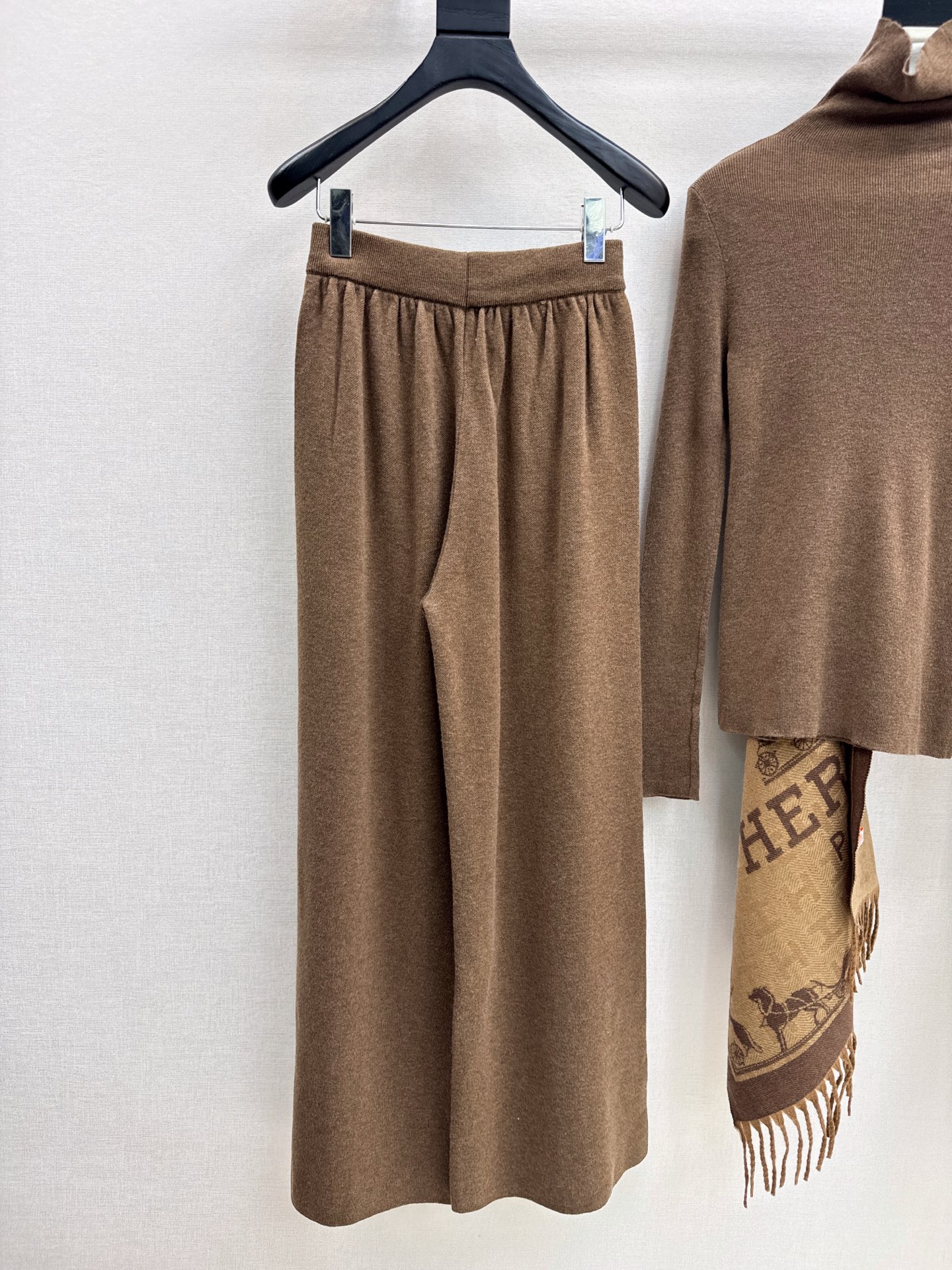 Her 26fw knit shawls basic tee pants sets