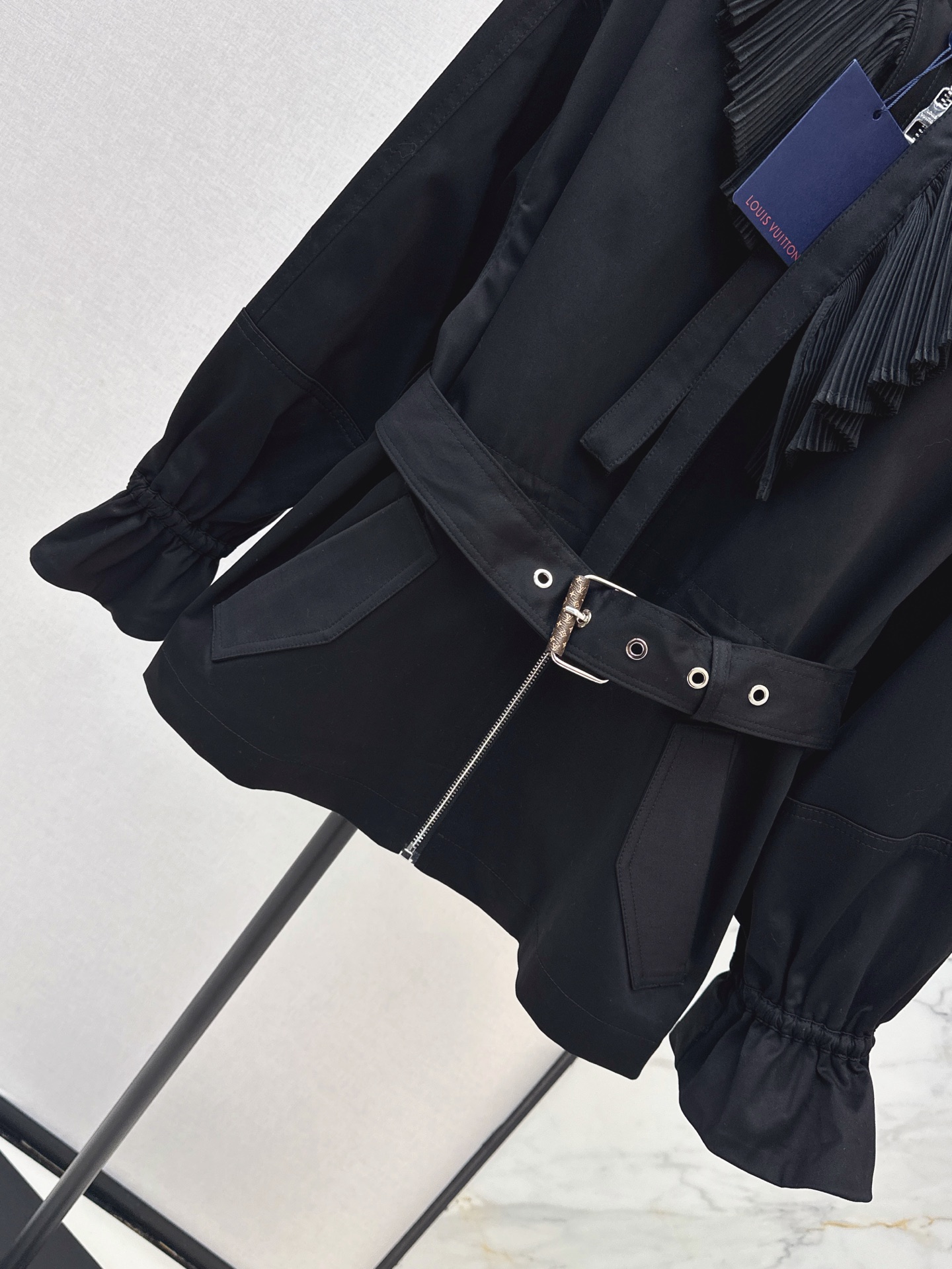 Loui 26fw cropped belted trench coats