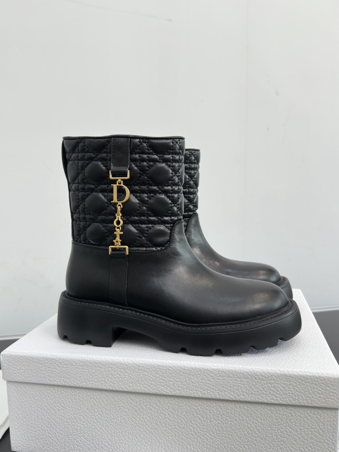 Dio 26fw leather boost