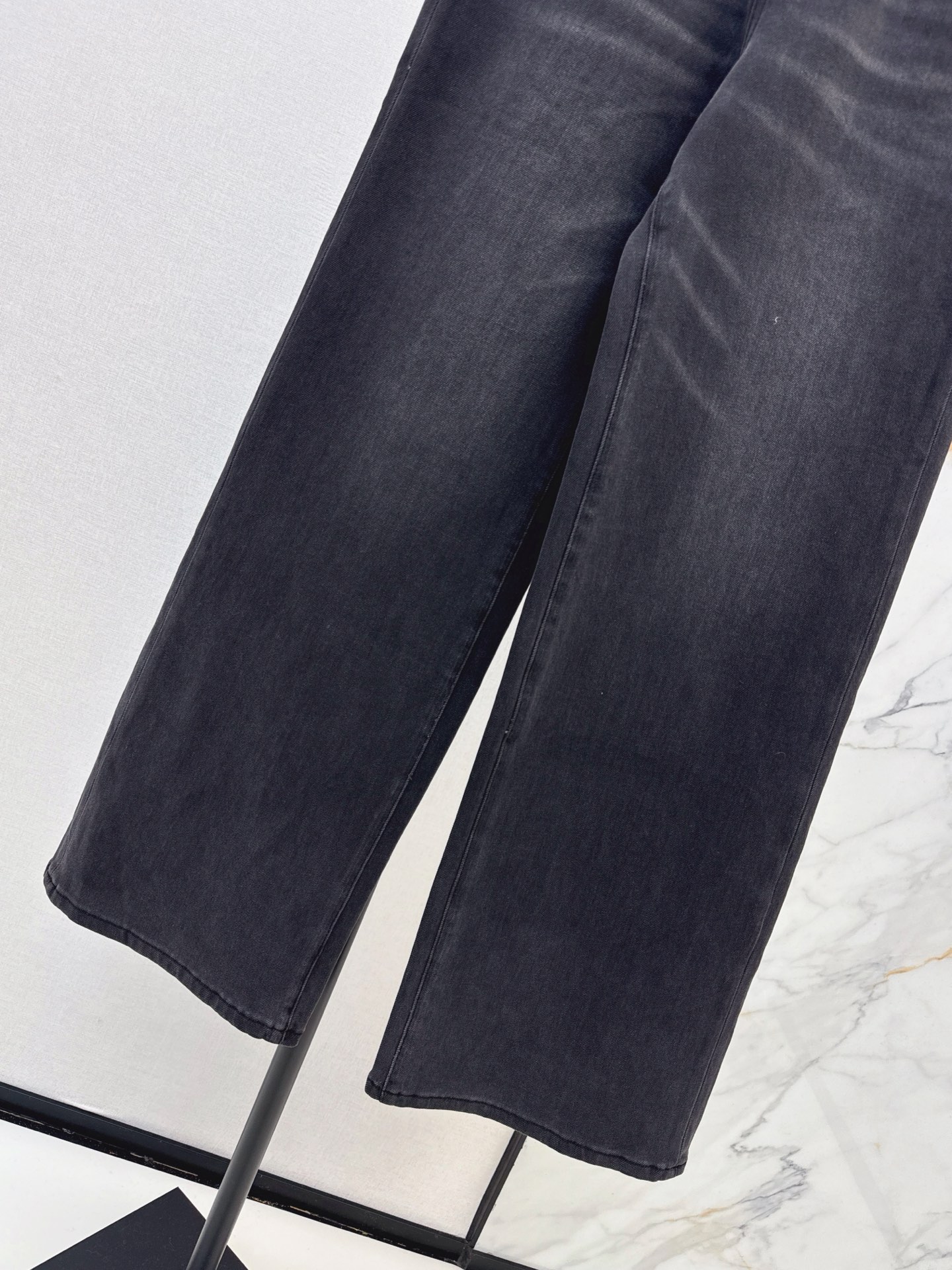CD 26fw embroidery patch jeans