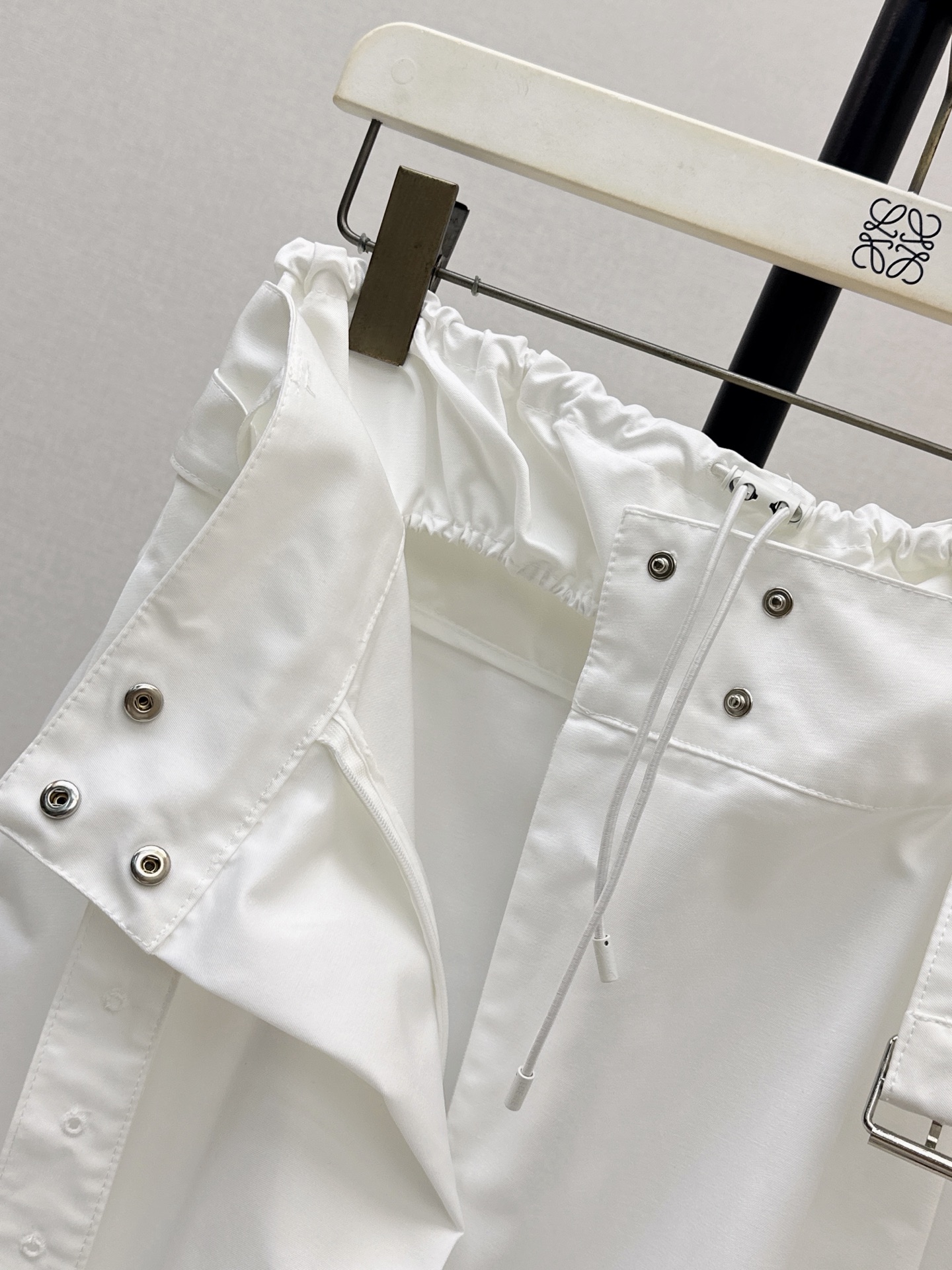 Loe 26ss belted pleated skirt