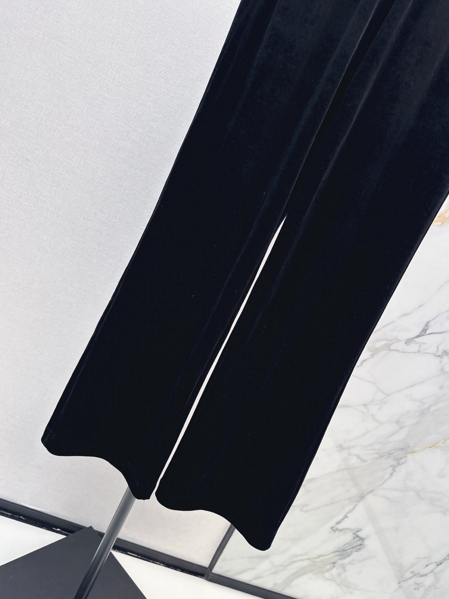 Loui 26fw velvety straight pants