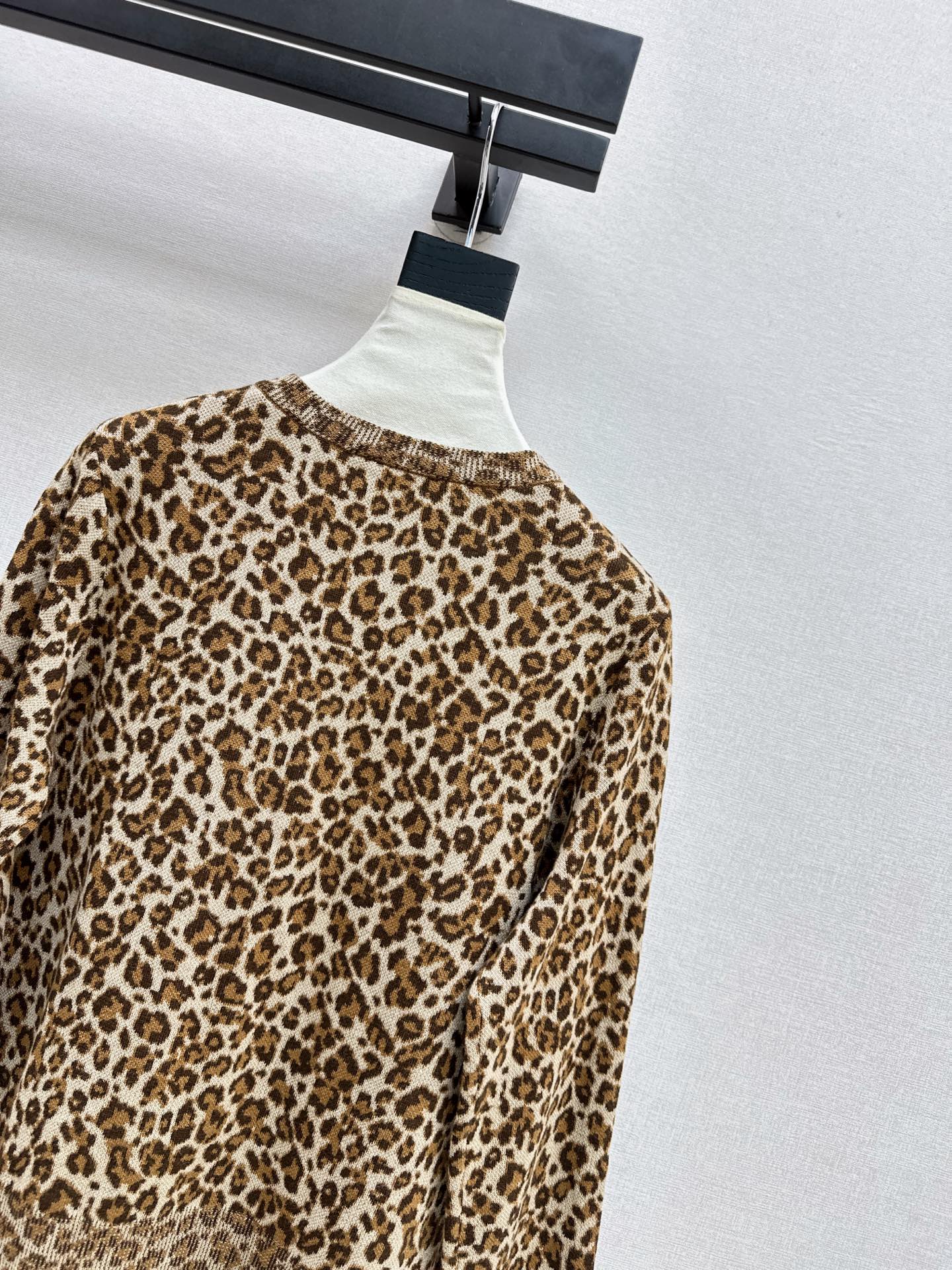 Sain 26fw leopard jacquard knit cardigan