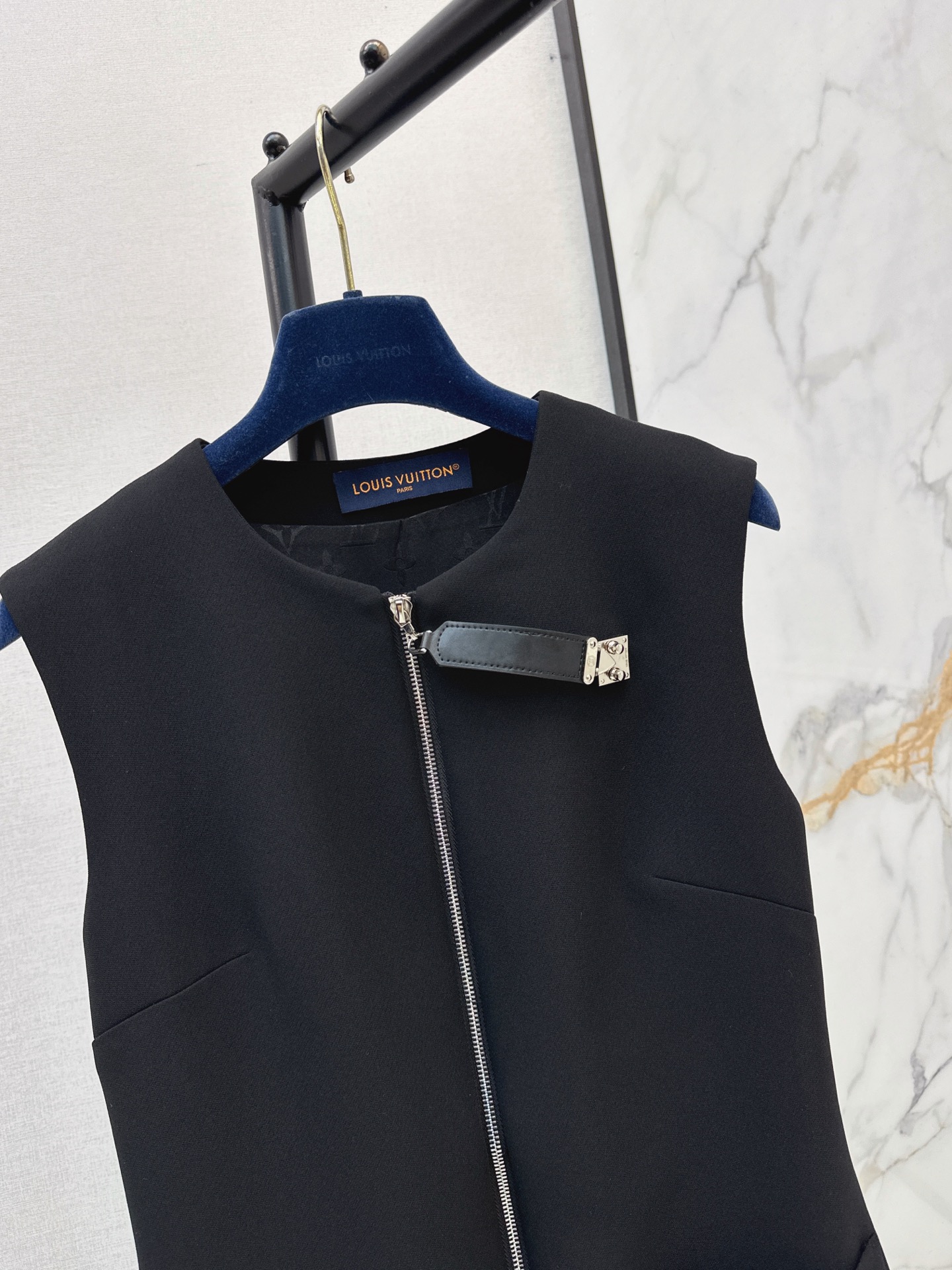 Loui 26fw sleeveless zip-up dress