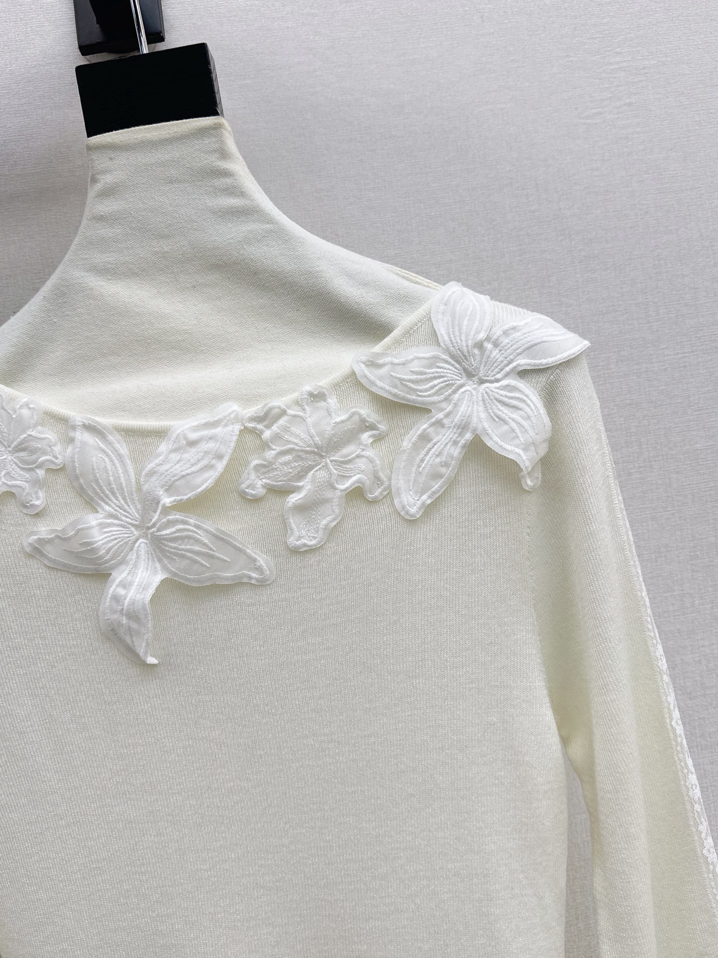 ES 26fw lace embroidery knit basic tee
