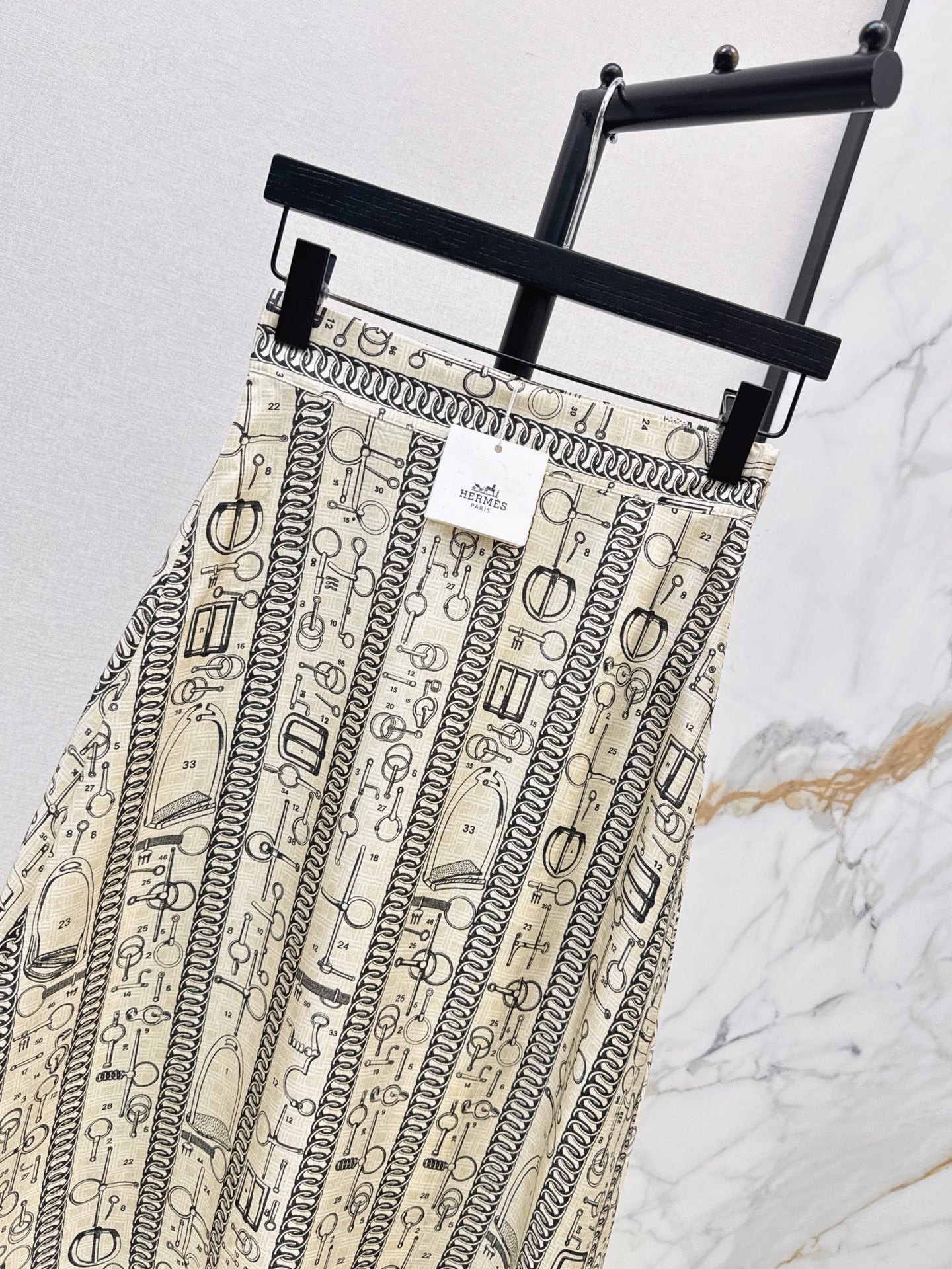 Her 26fw print silk pleated skirt