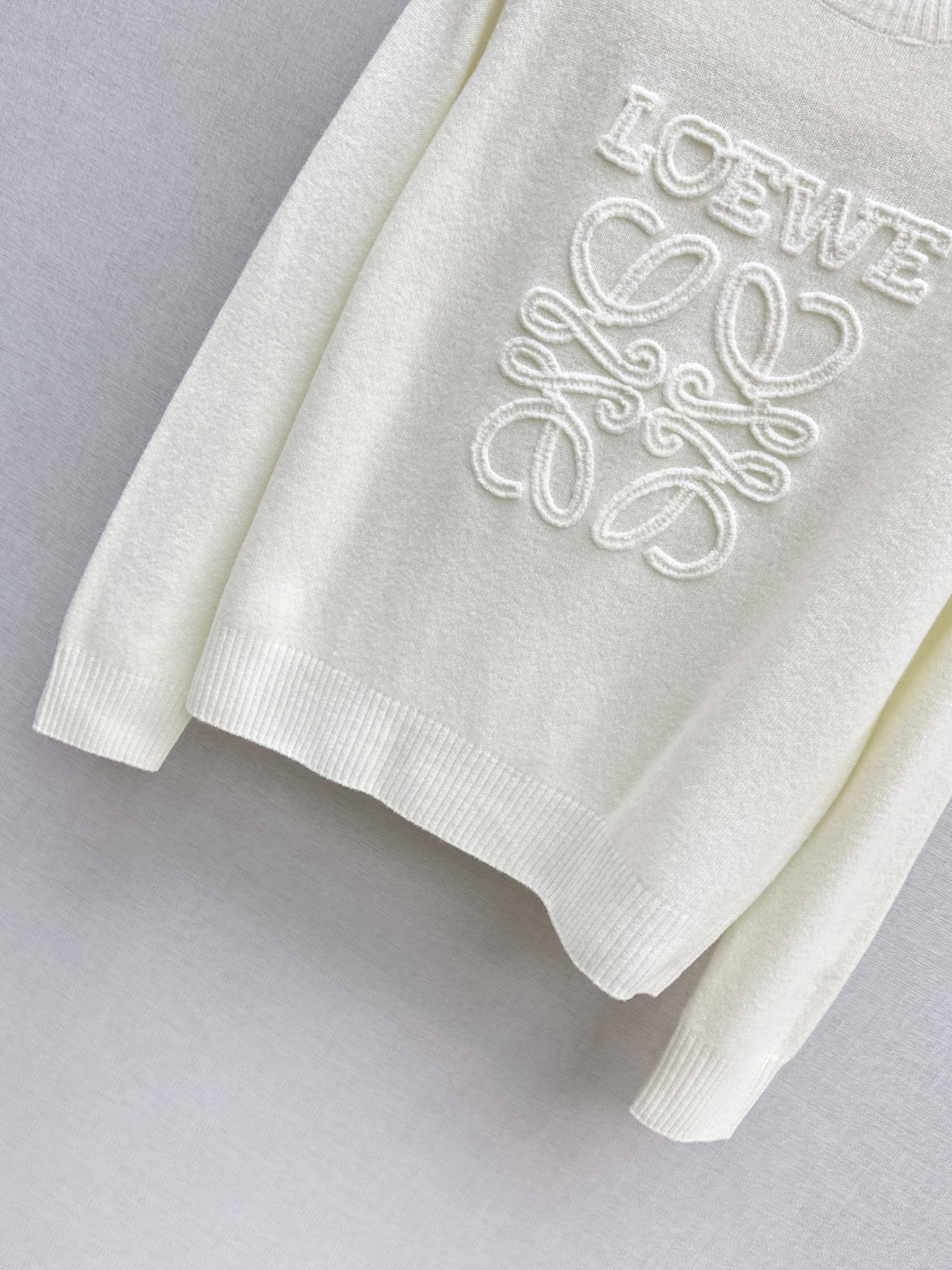 Loe 26fw embroidery sweater