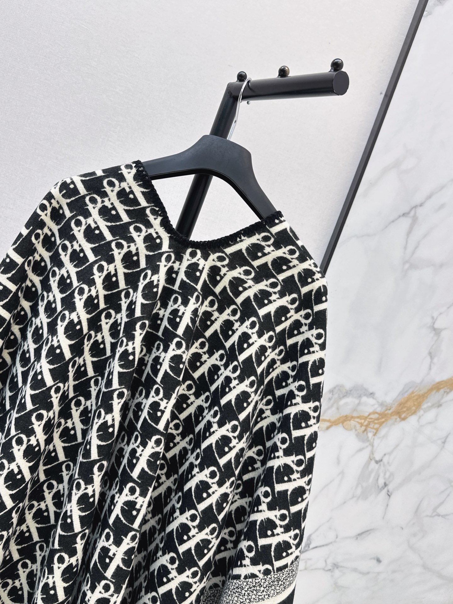 CD 26fw cashmere shawls cape