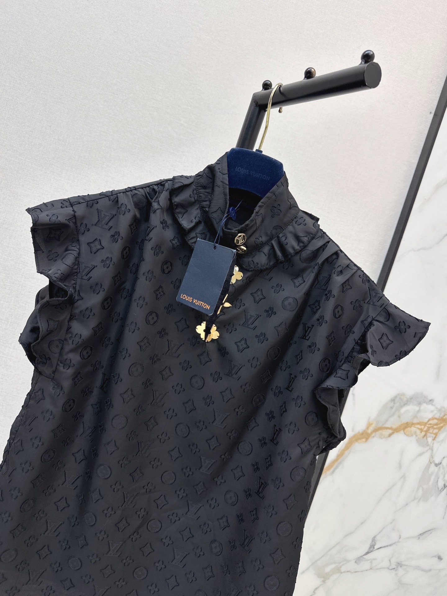 Loui 26fw sleeveless jacquard shirt