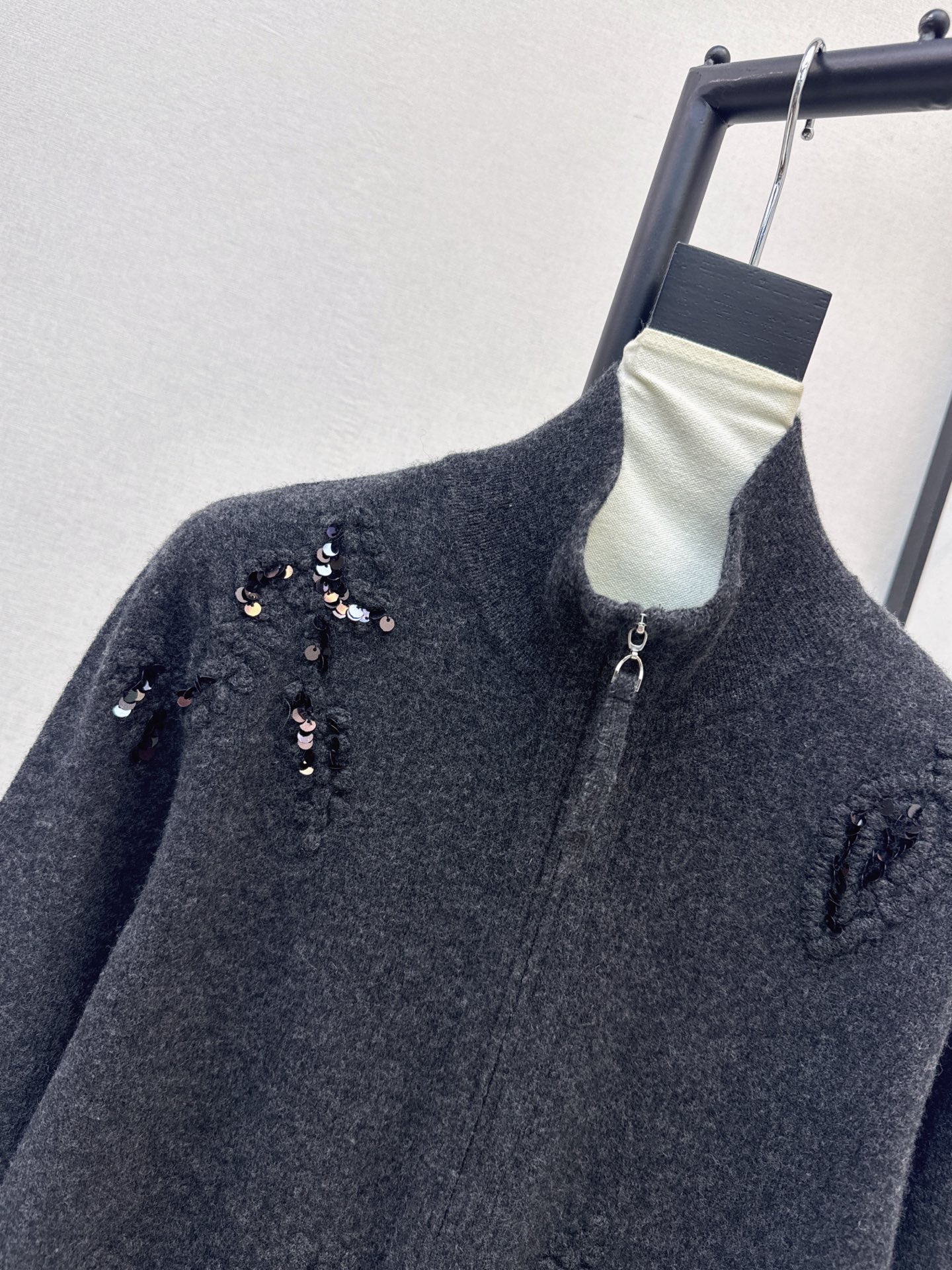 Brun 26fw embroidery zipper cardigan