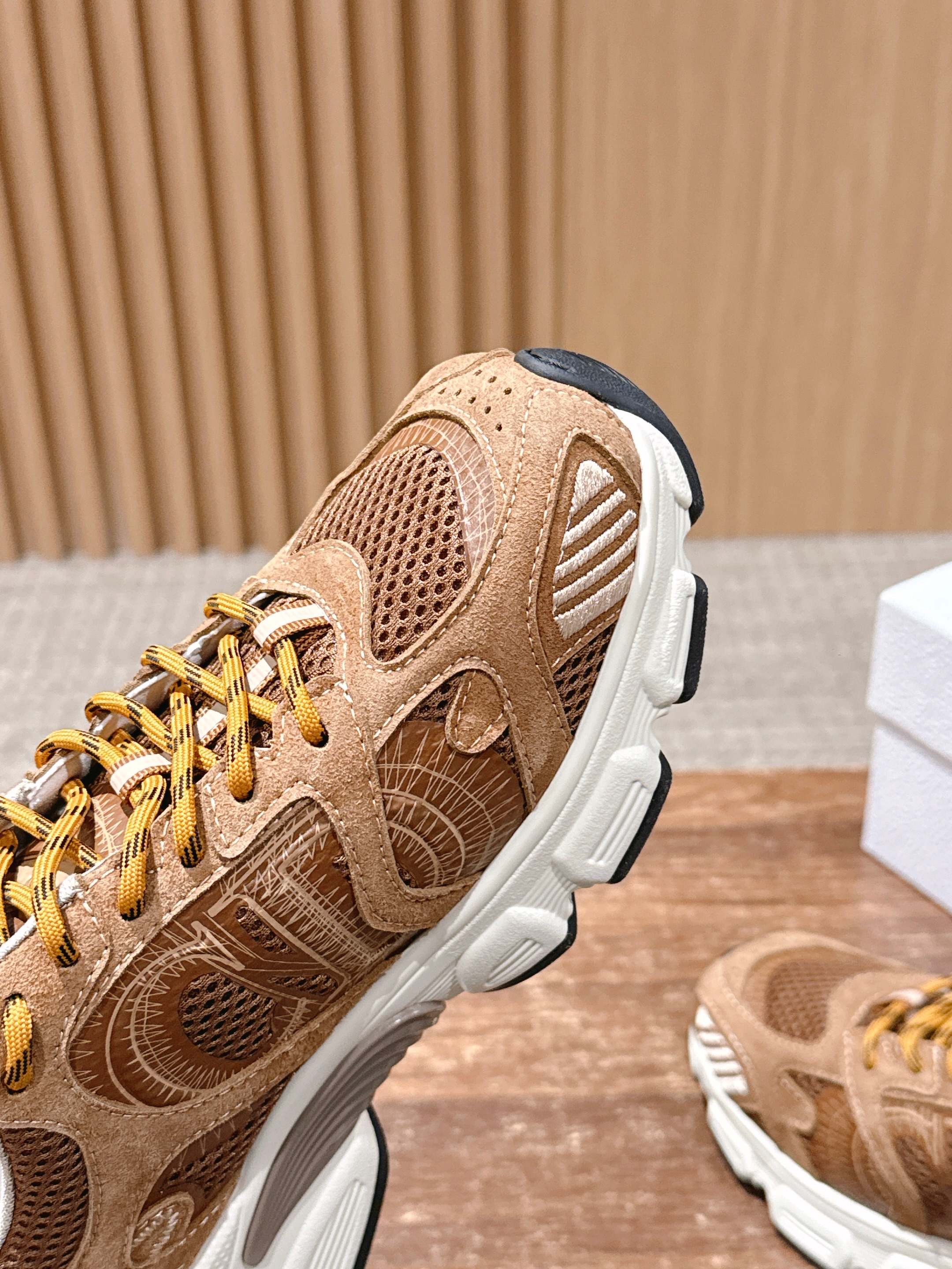 Dio 25fw clunky sneaker