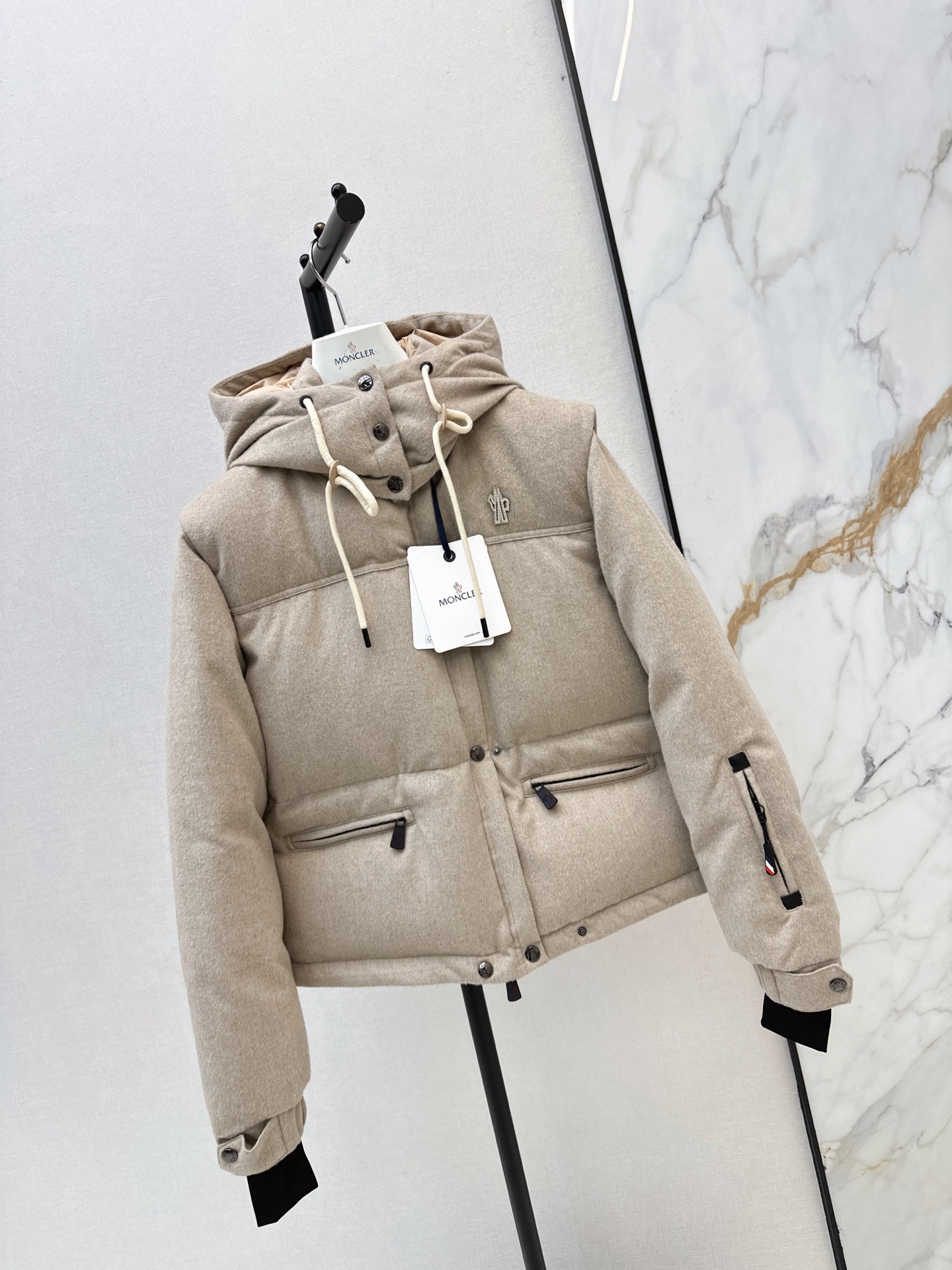 Monc 26fw detachable sleeve down jacket