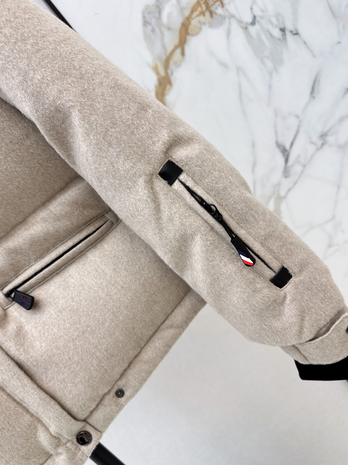 Monc 26fw detachable sleeve down jacket