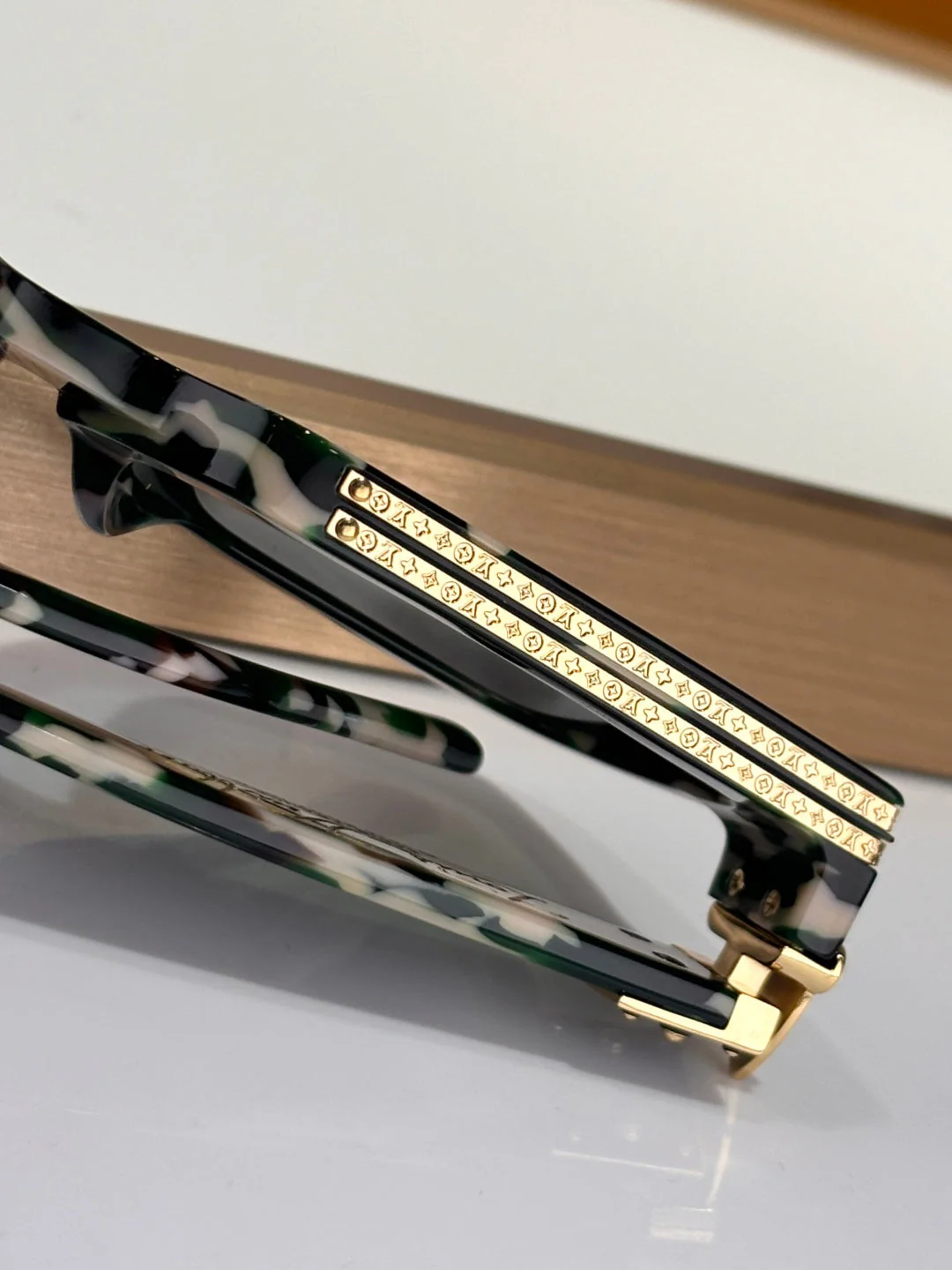 L milionair sunglasses