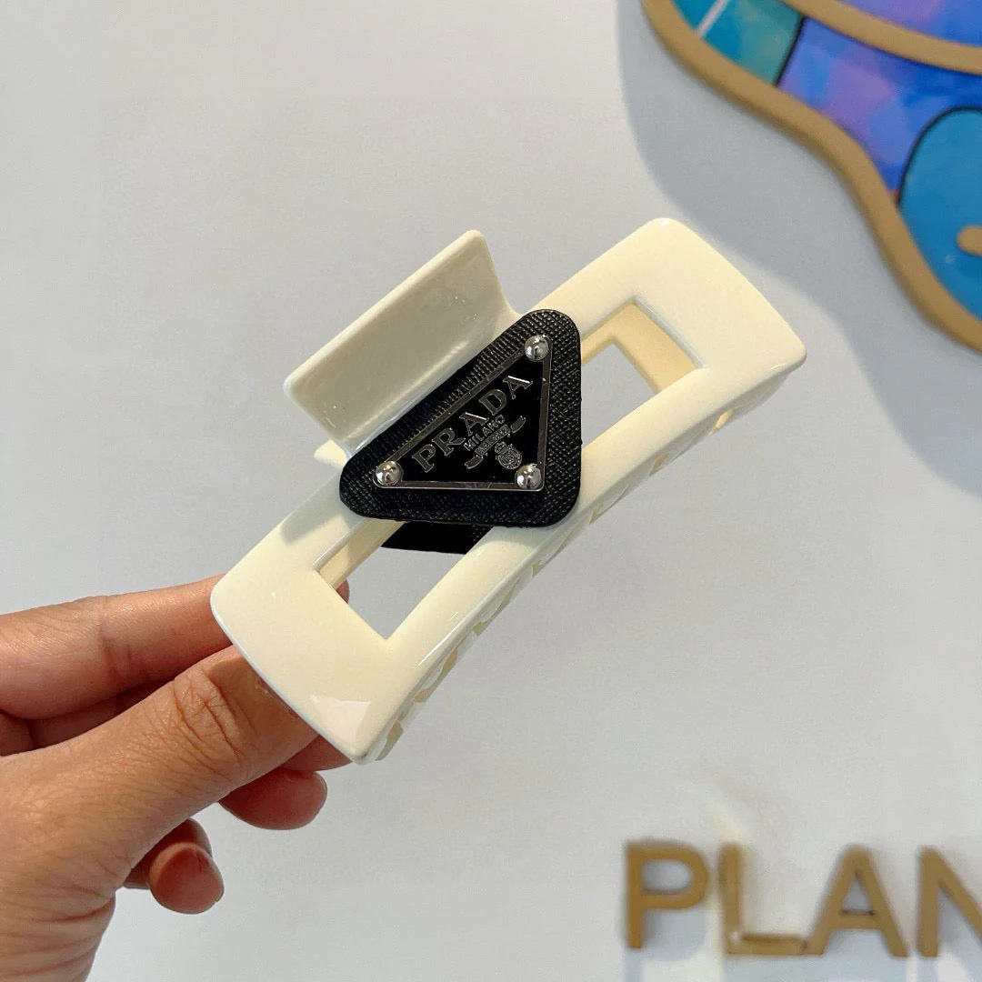P hair clips