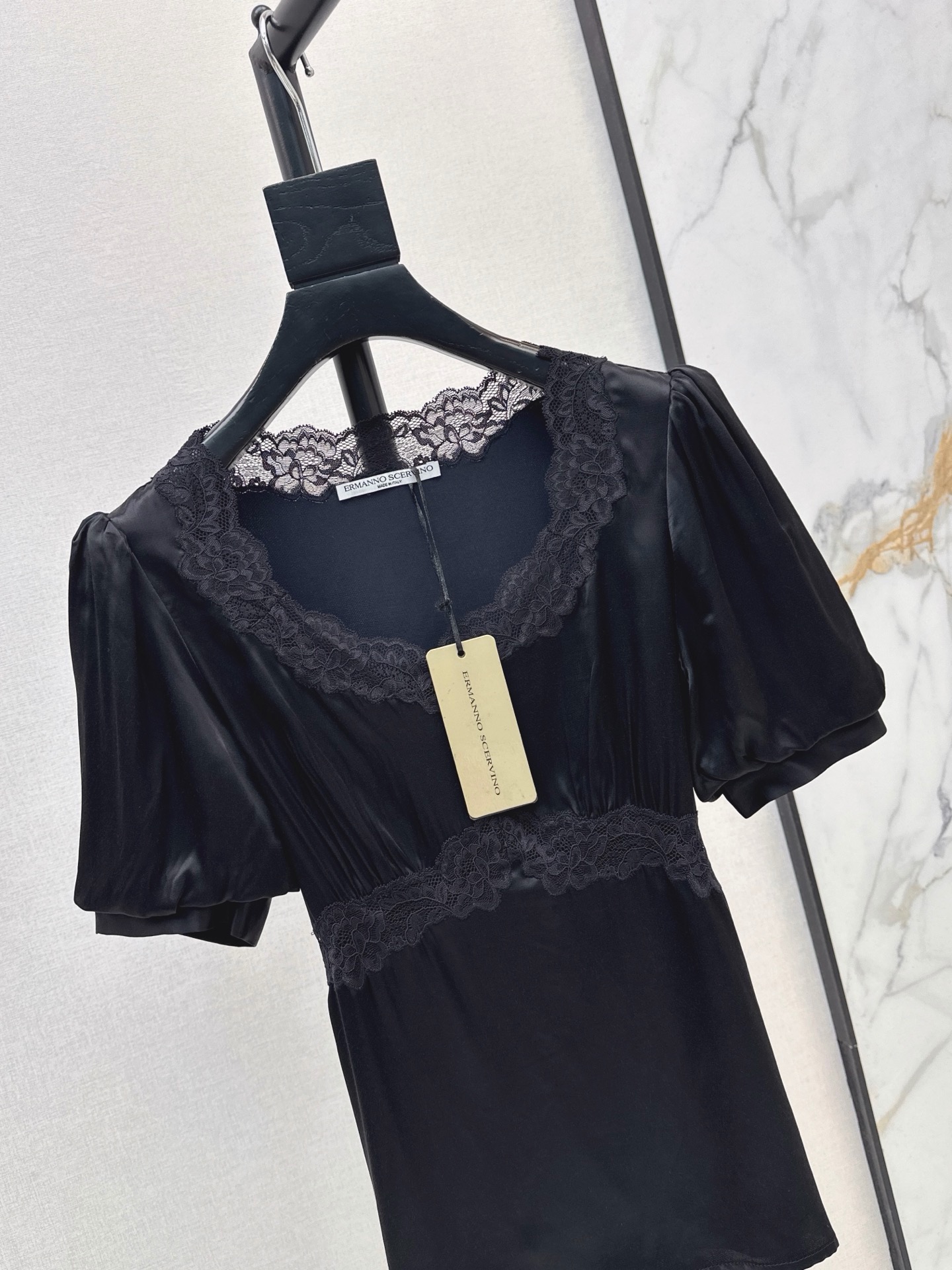 ES 26ss lace trim top