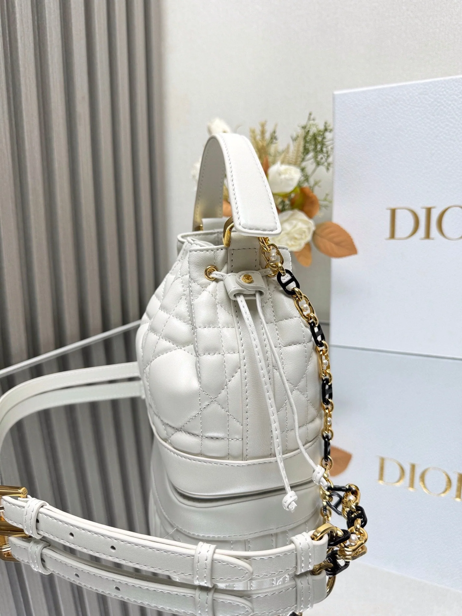 D Small Jolie Bucket Bag