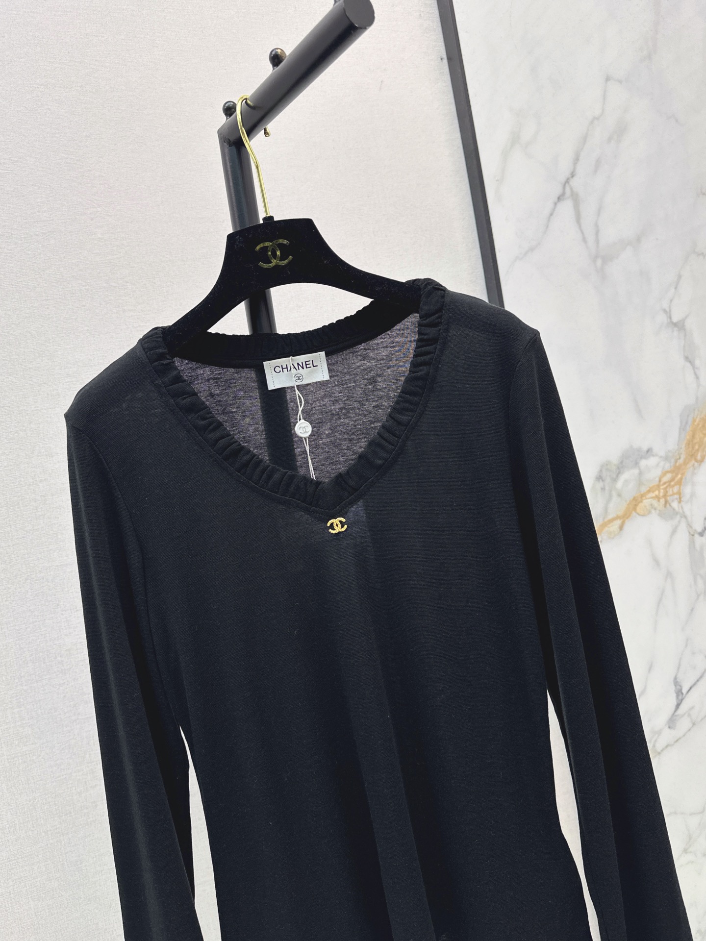 Chan 26fw ruffle basic tee