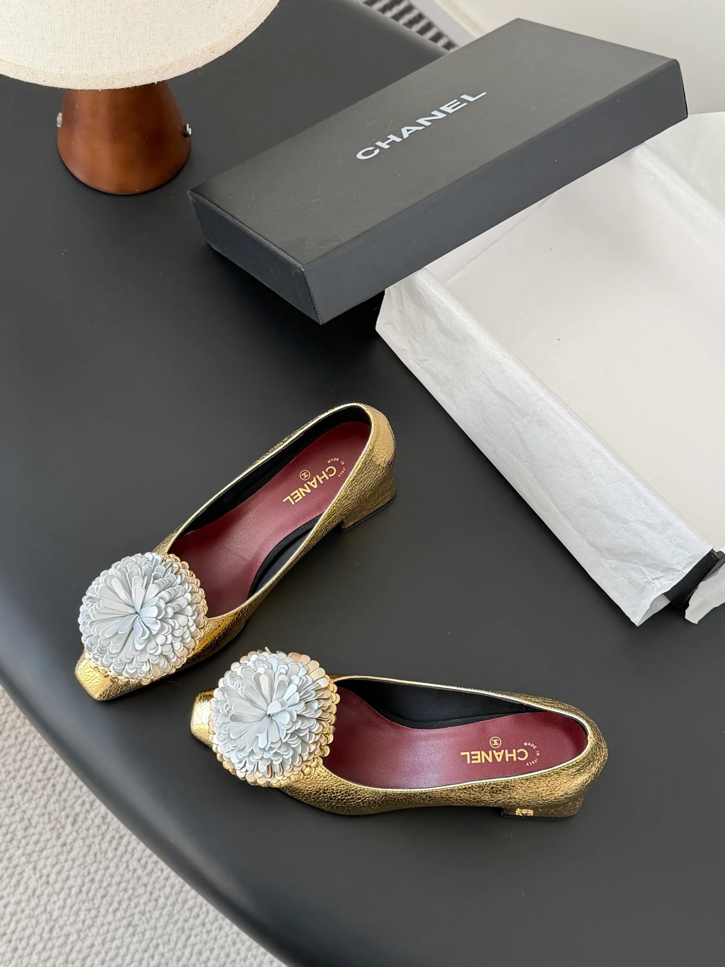 Chan 26K camellia flower chunky heels