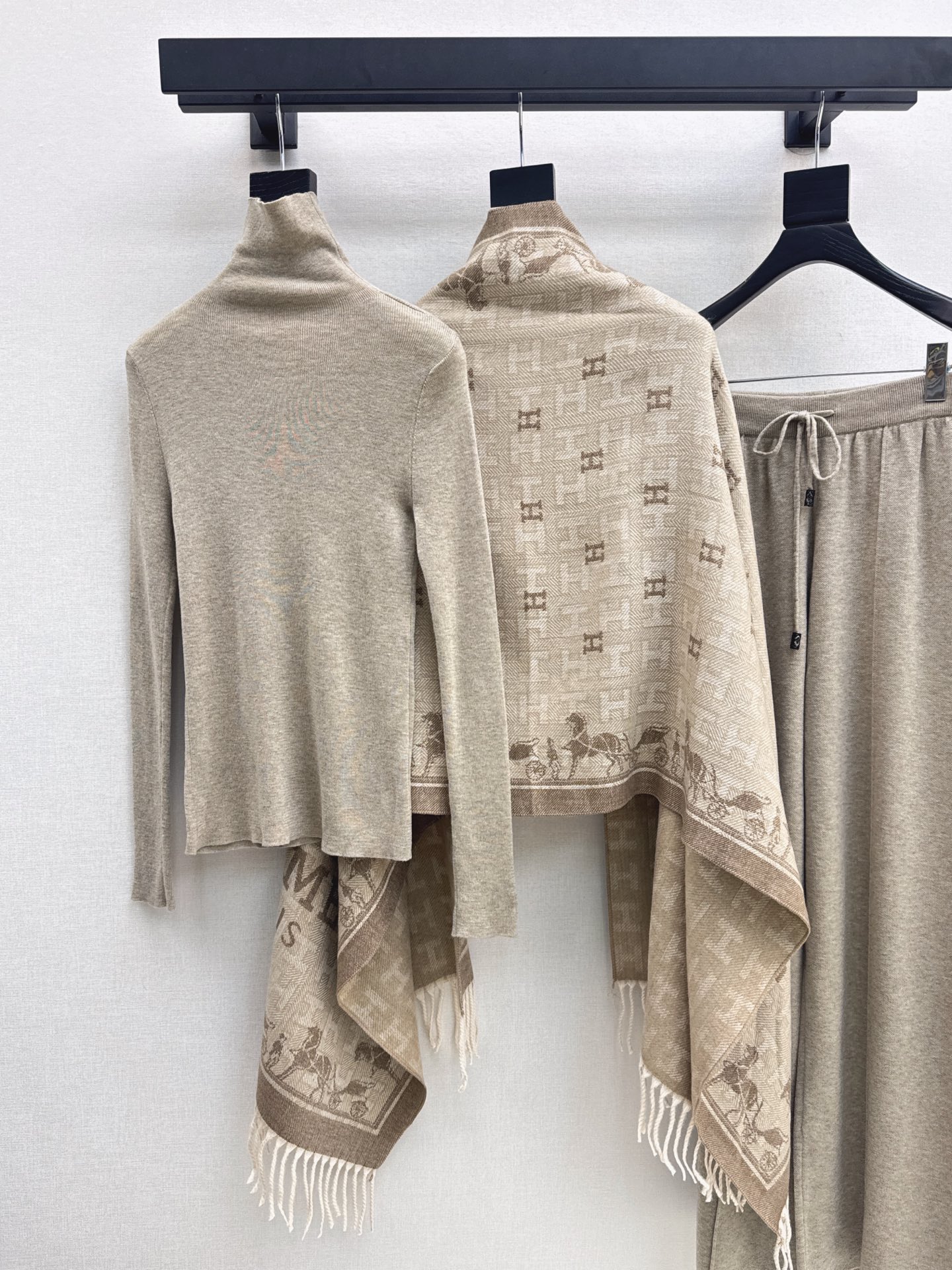 Her 26fw knit shawls basic tee pants sets