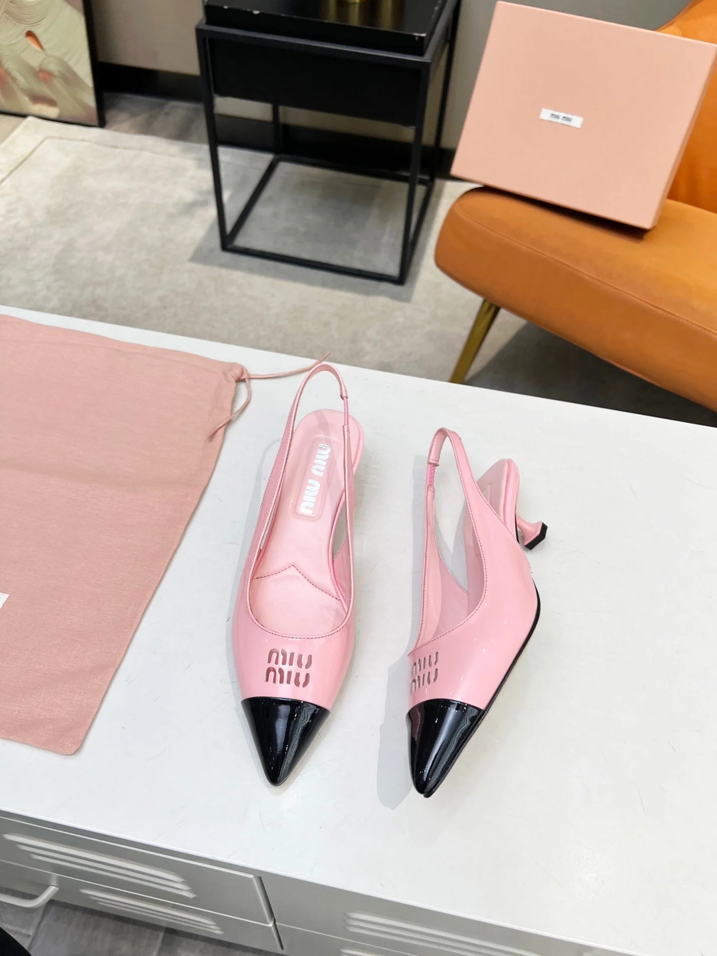 MI Slingback pump