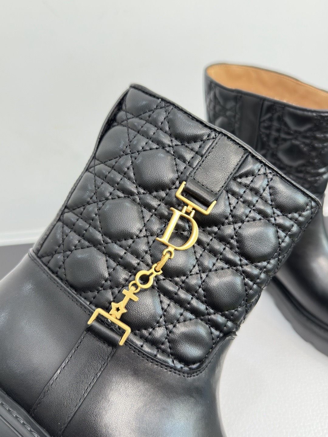 Dio 26fw leather boost