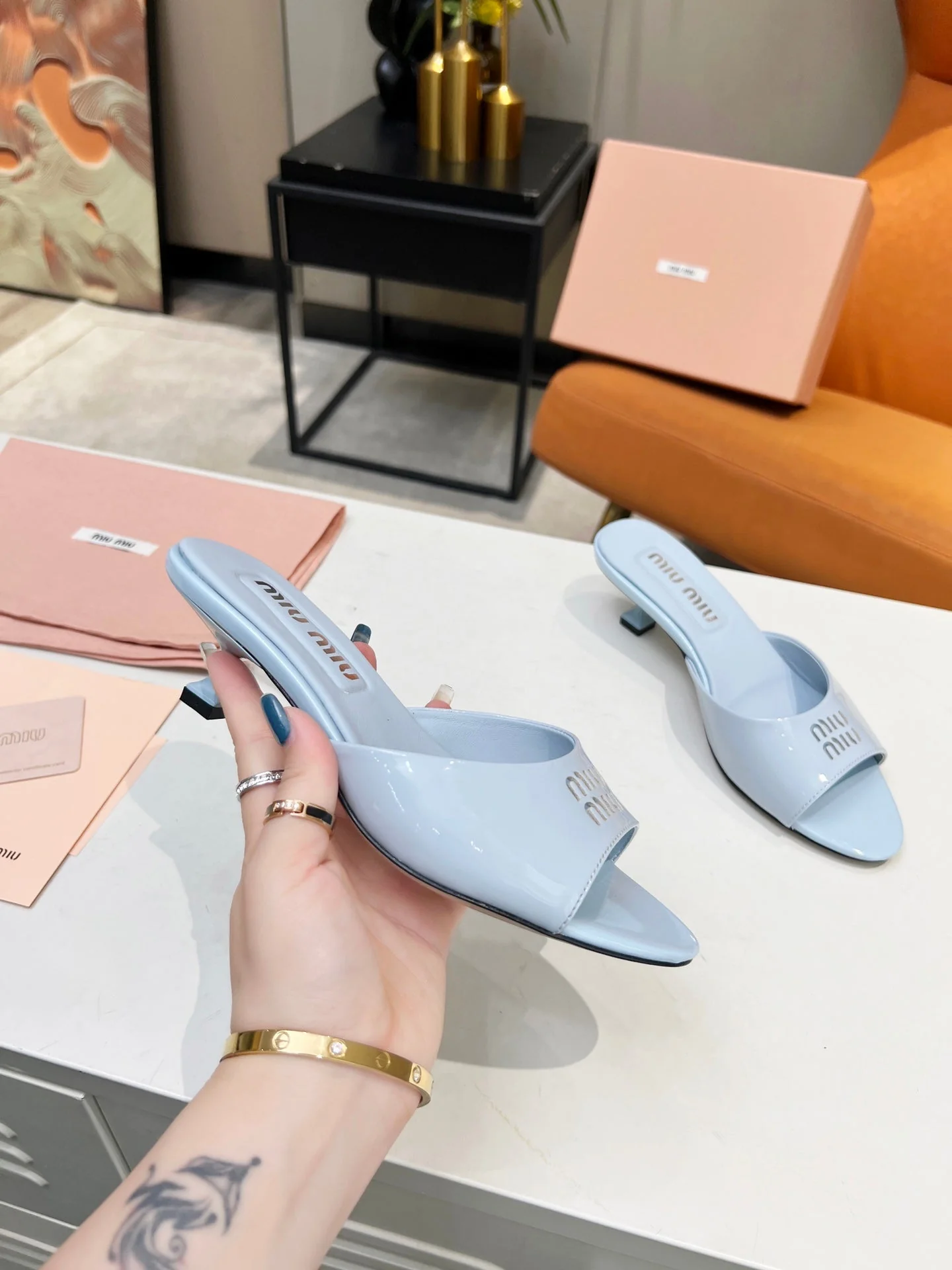 MI leather slippers