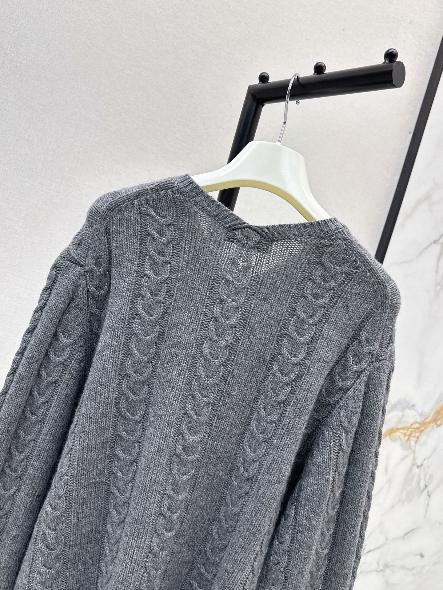Loe 26fw cashmere sweater