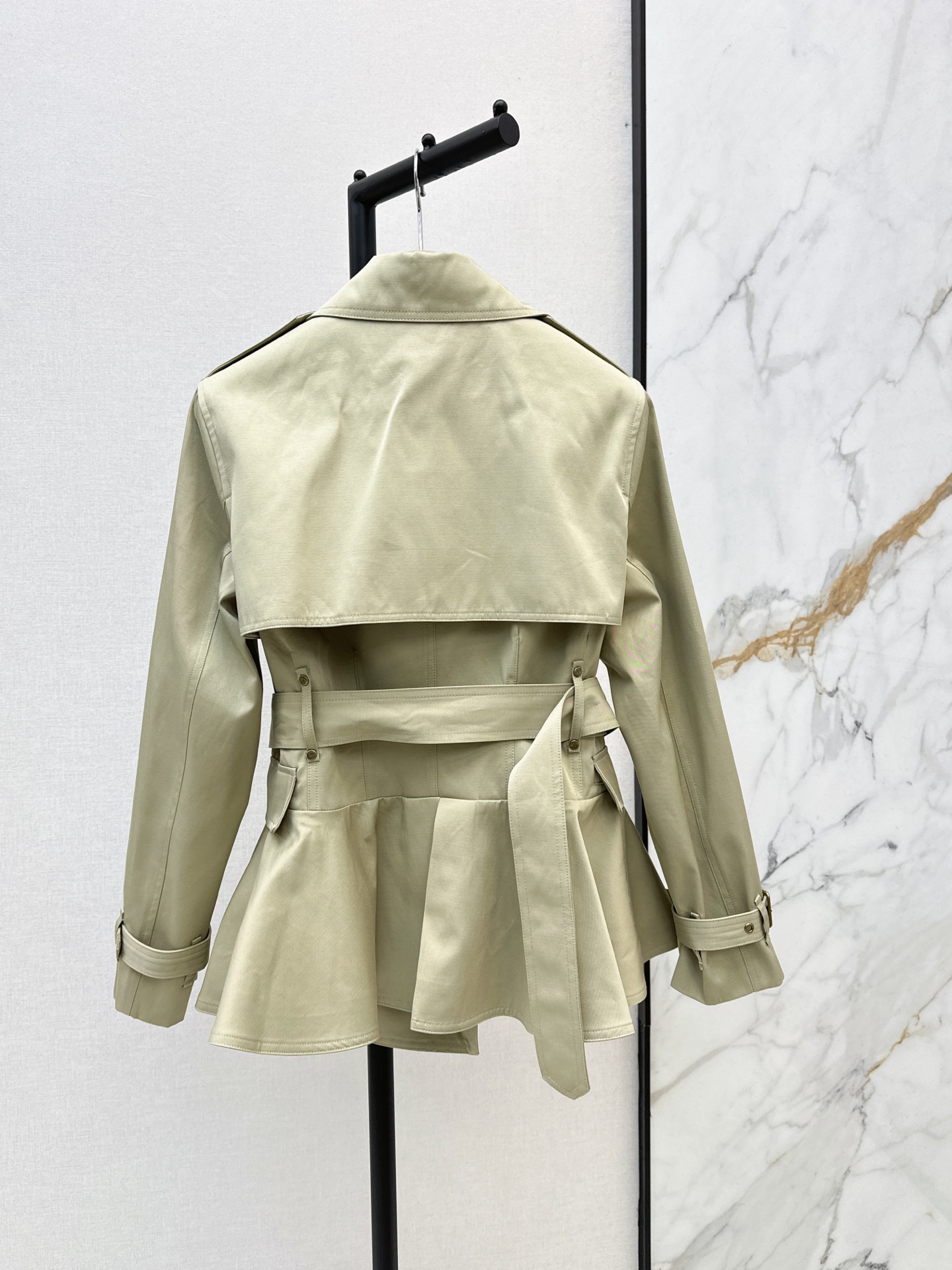 Bur 26fw cropped belted trench coats