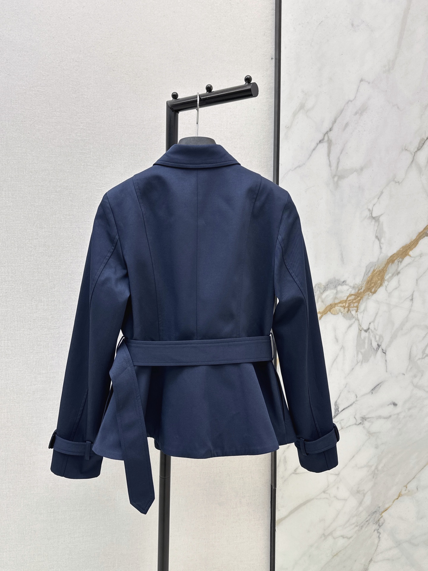 CD 26fw cropped trench coats