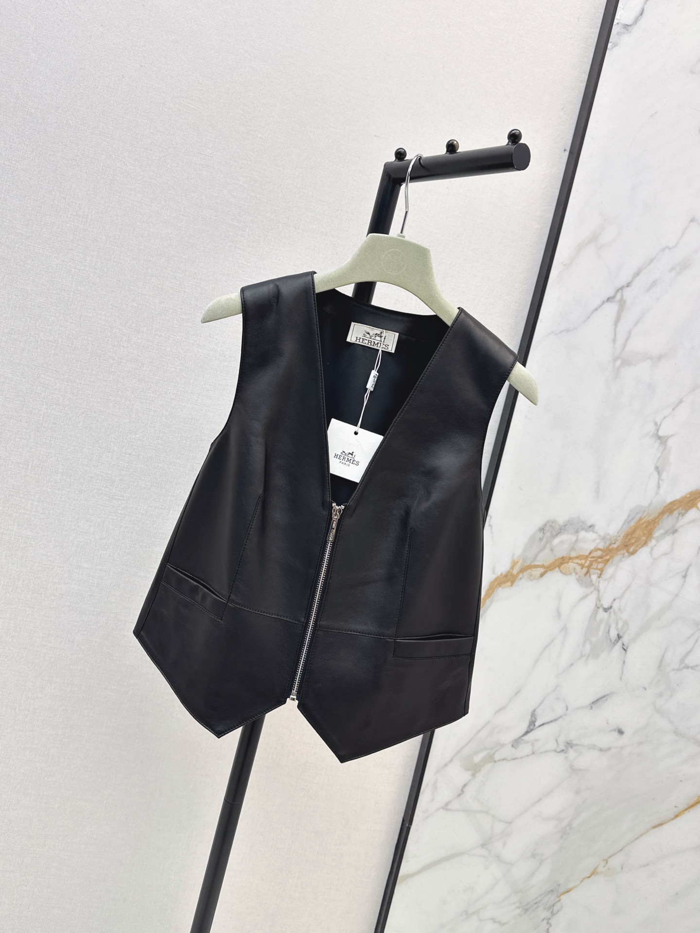 Her 26fw lether vest jacket