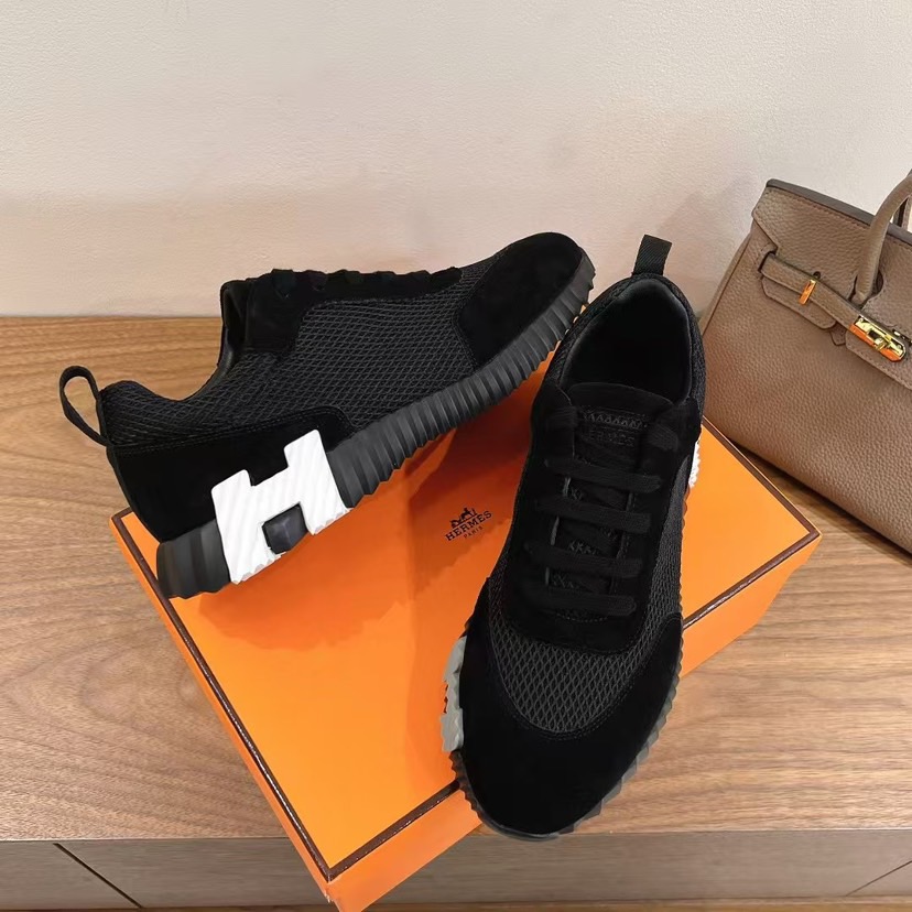 Herm bouncing sneakers