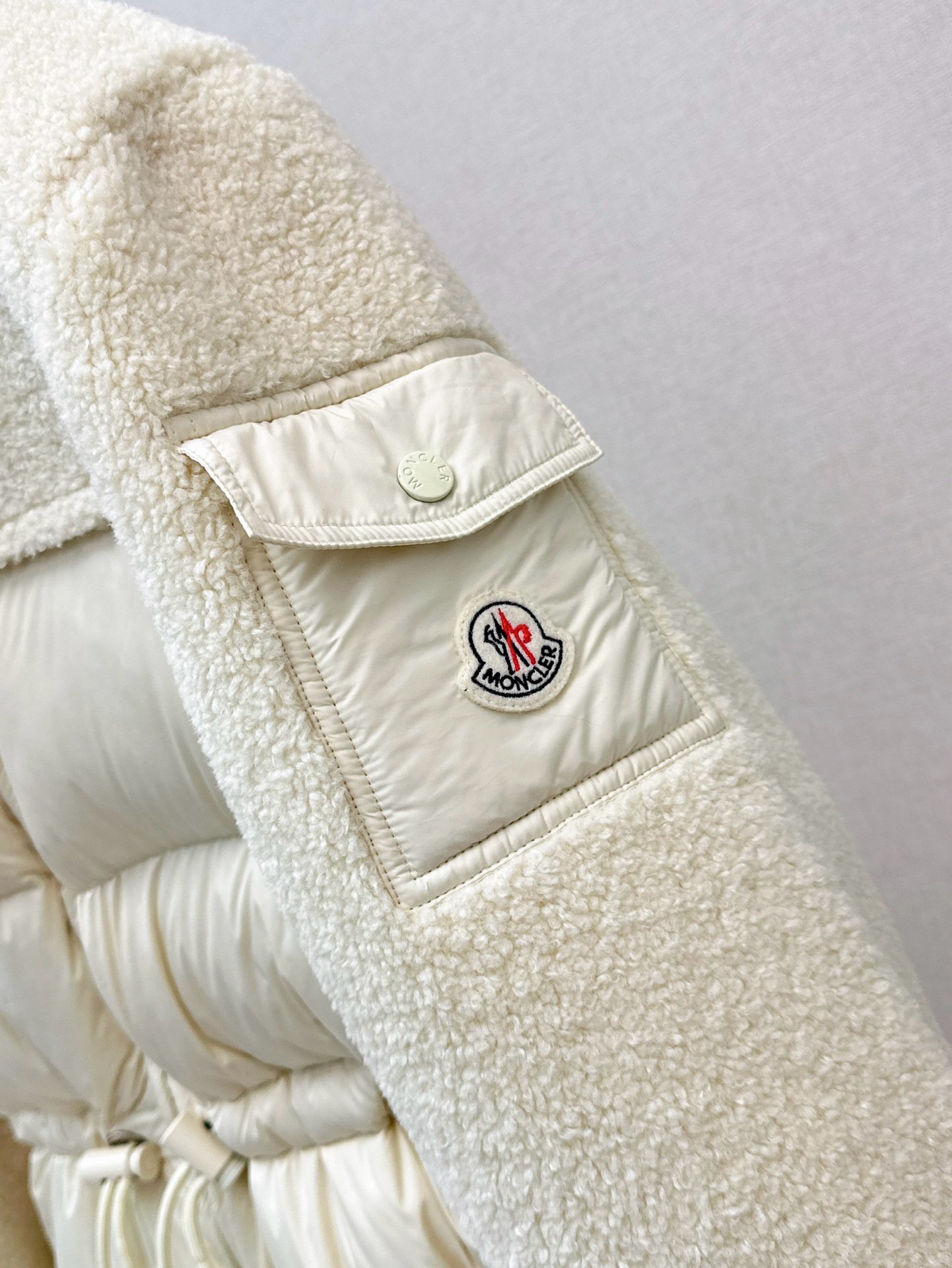 Monc 26fw sherpa-panel cinched-waist puffer jacket