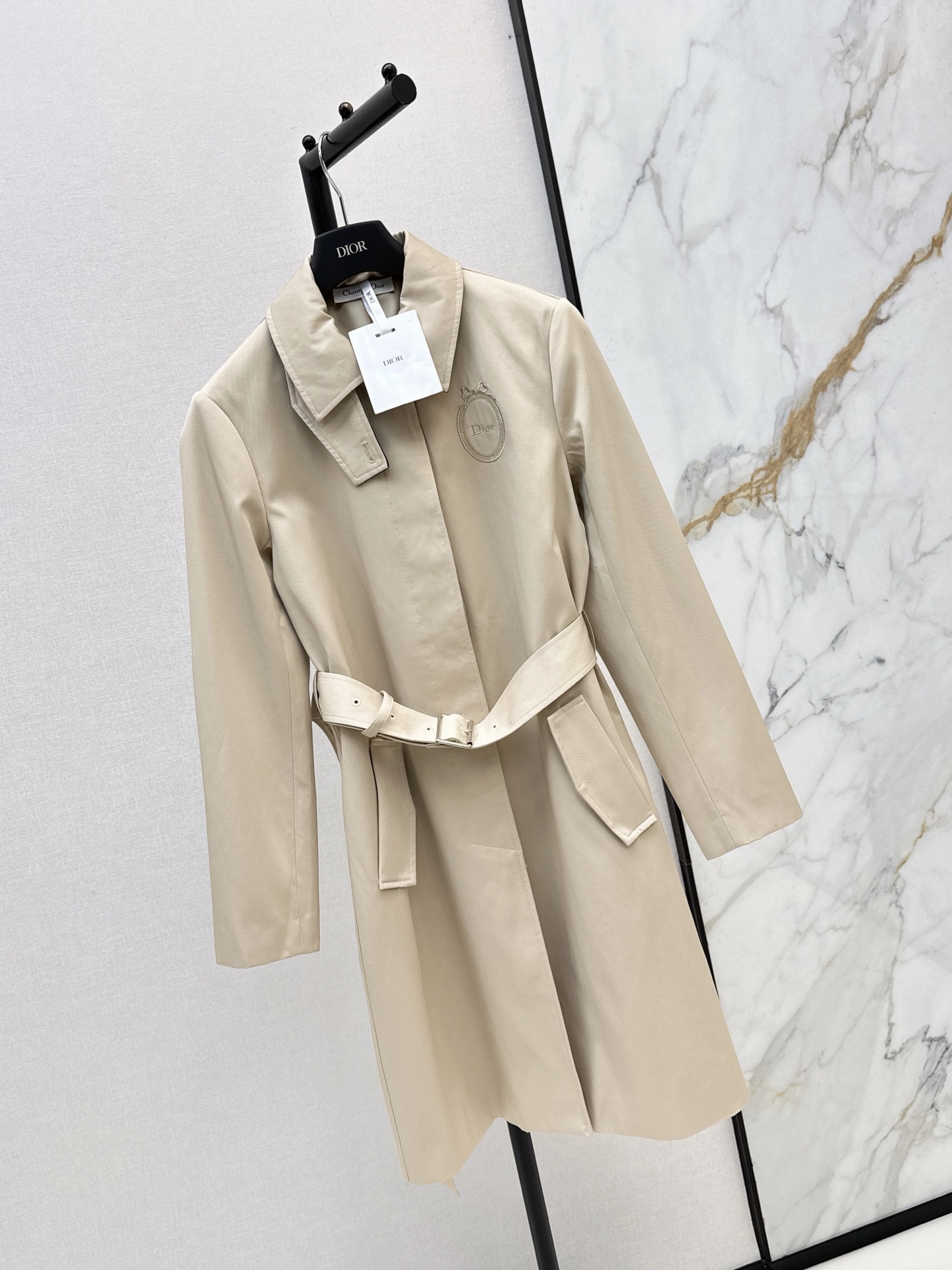 CD 26fw embroidery trench coats