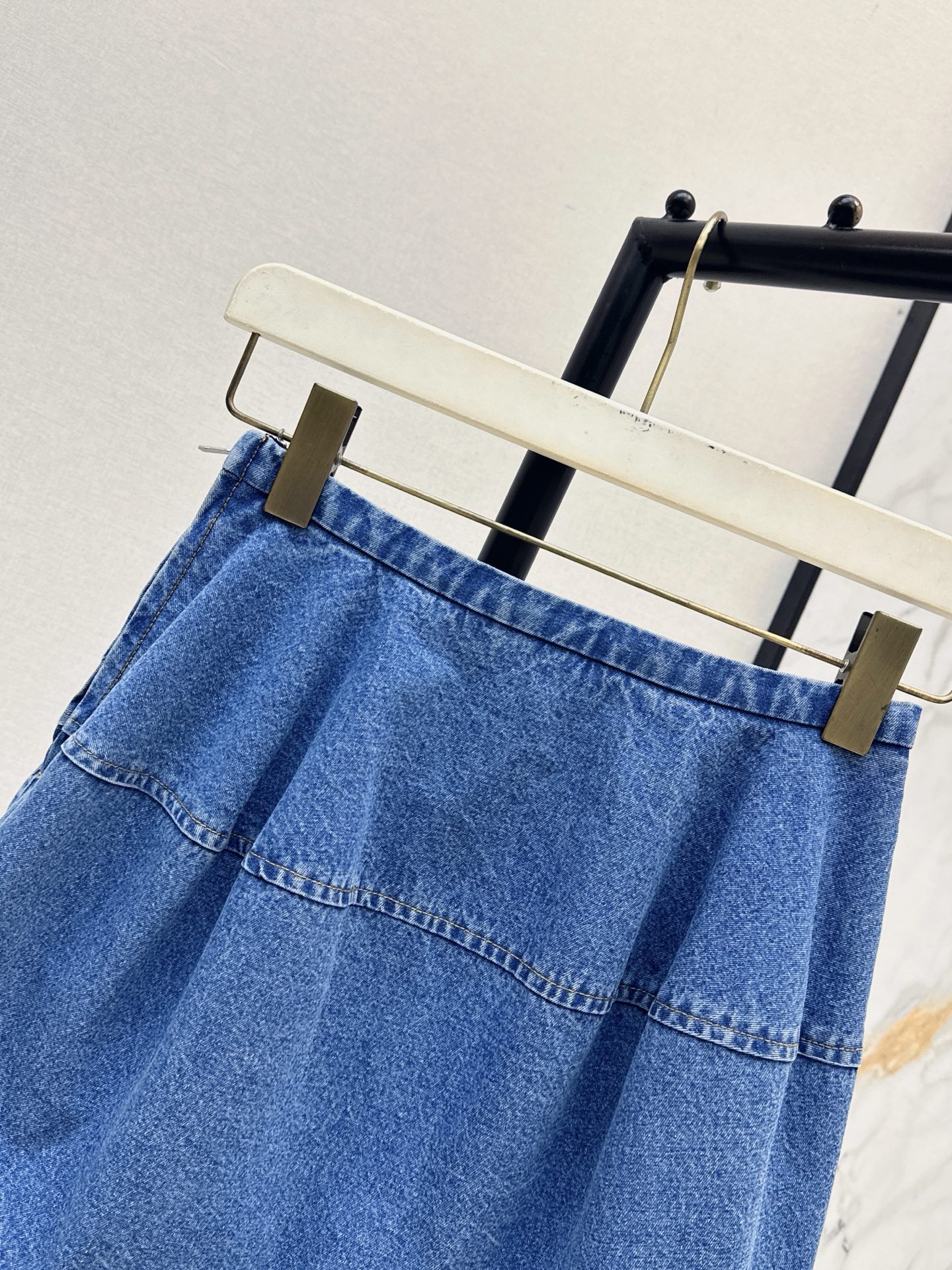 Loe 26fw denim skirt
