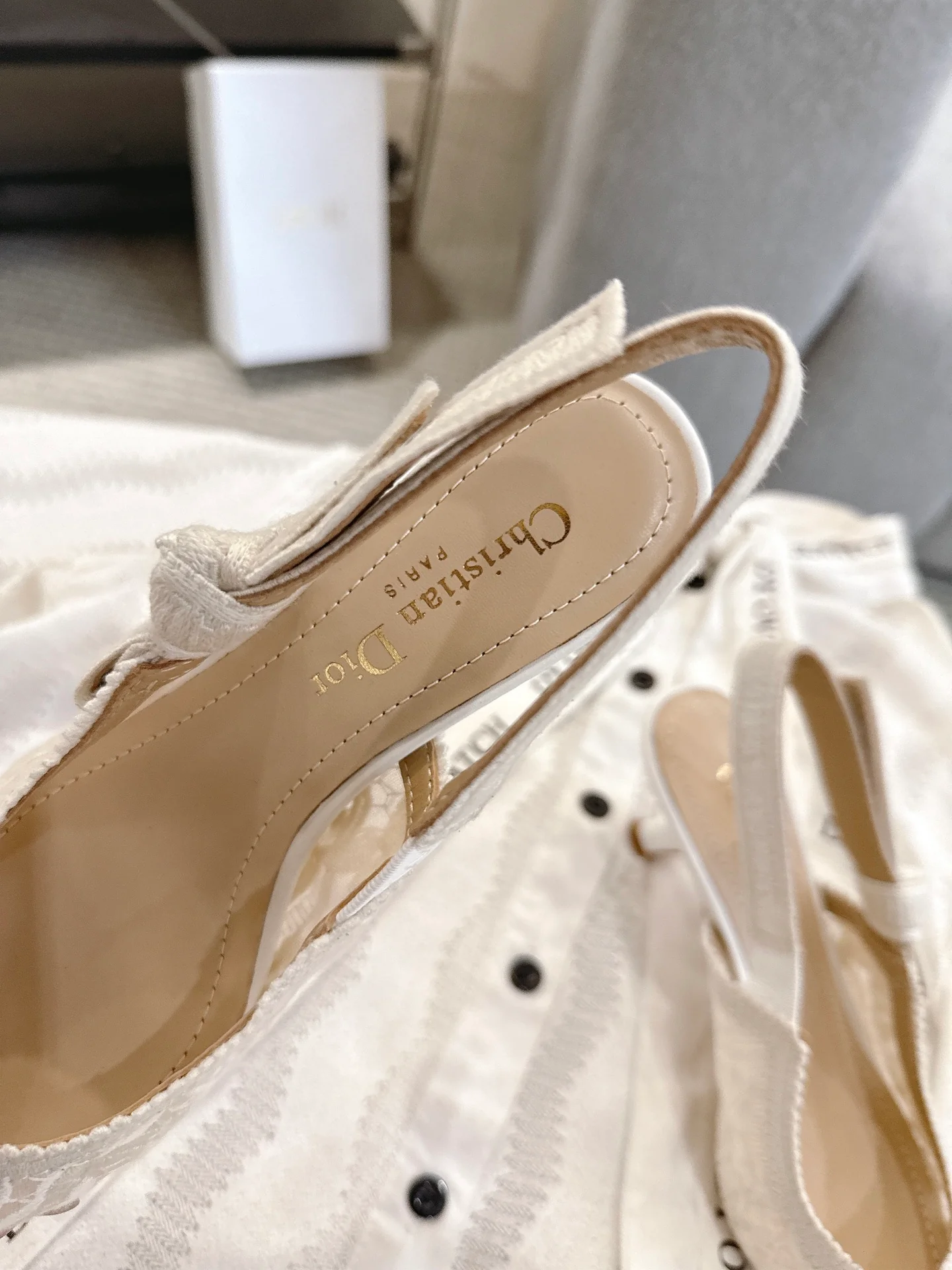 CD 25fw lace kitten slingback heels