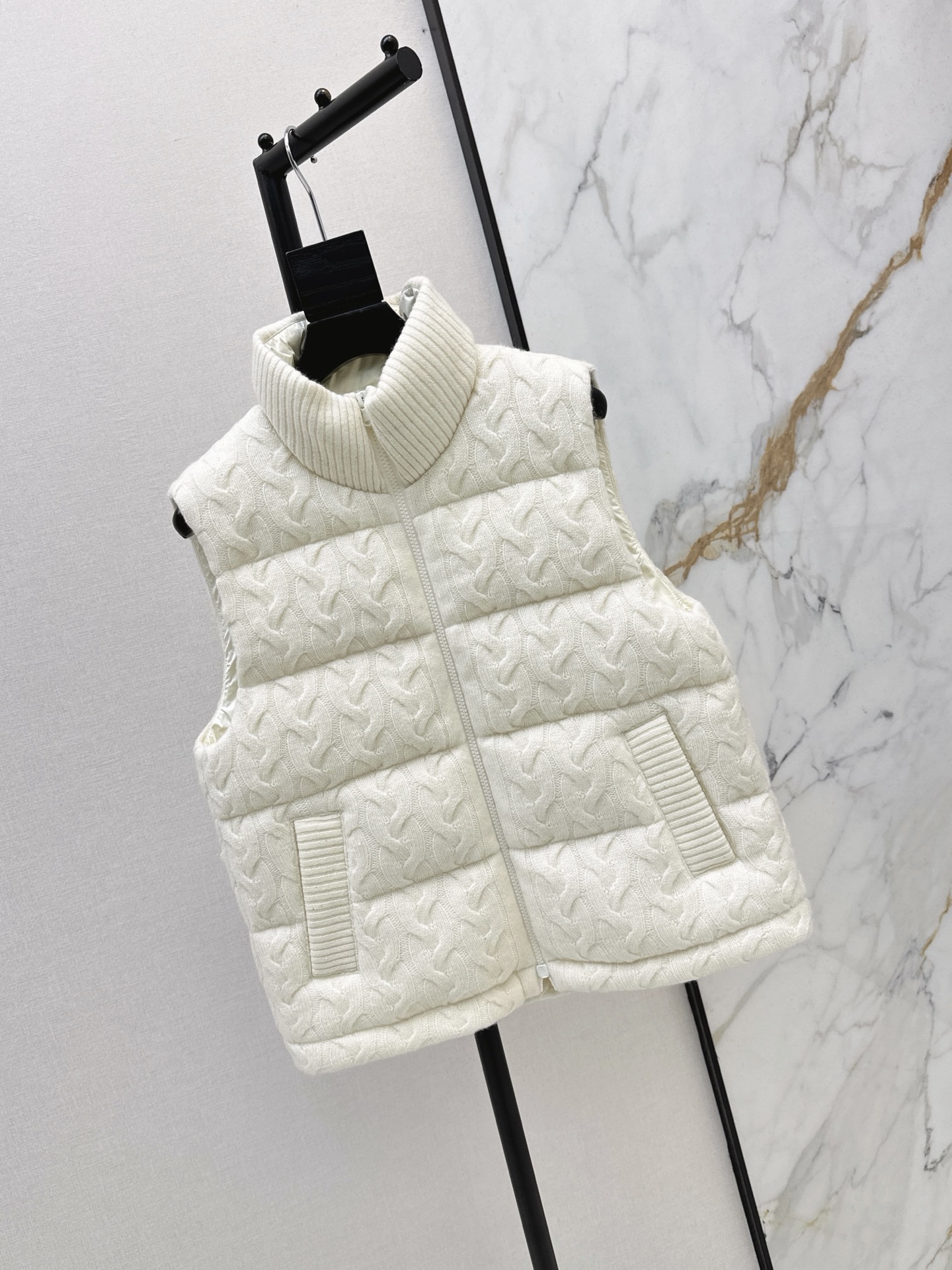 Brun 26fw knit contract down vest