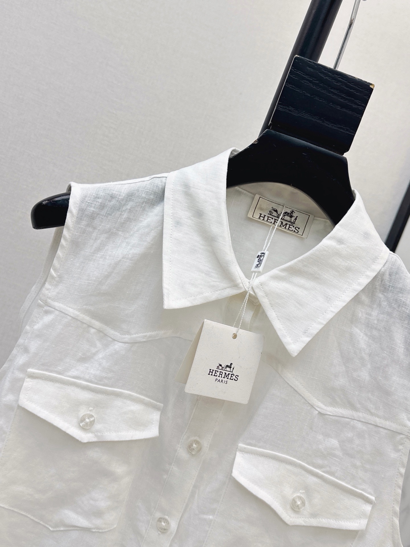 Her 26ss sleeveless linen shirt