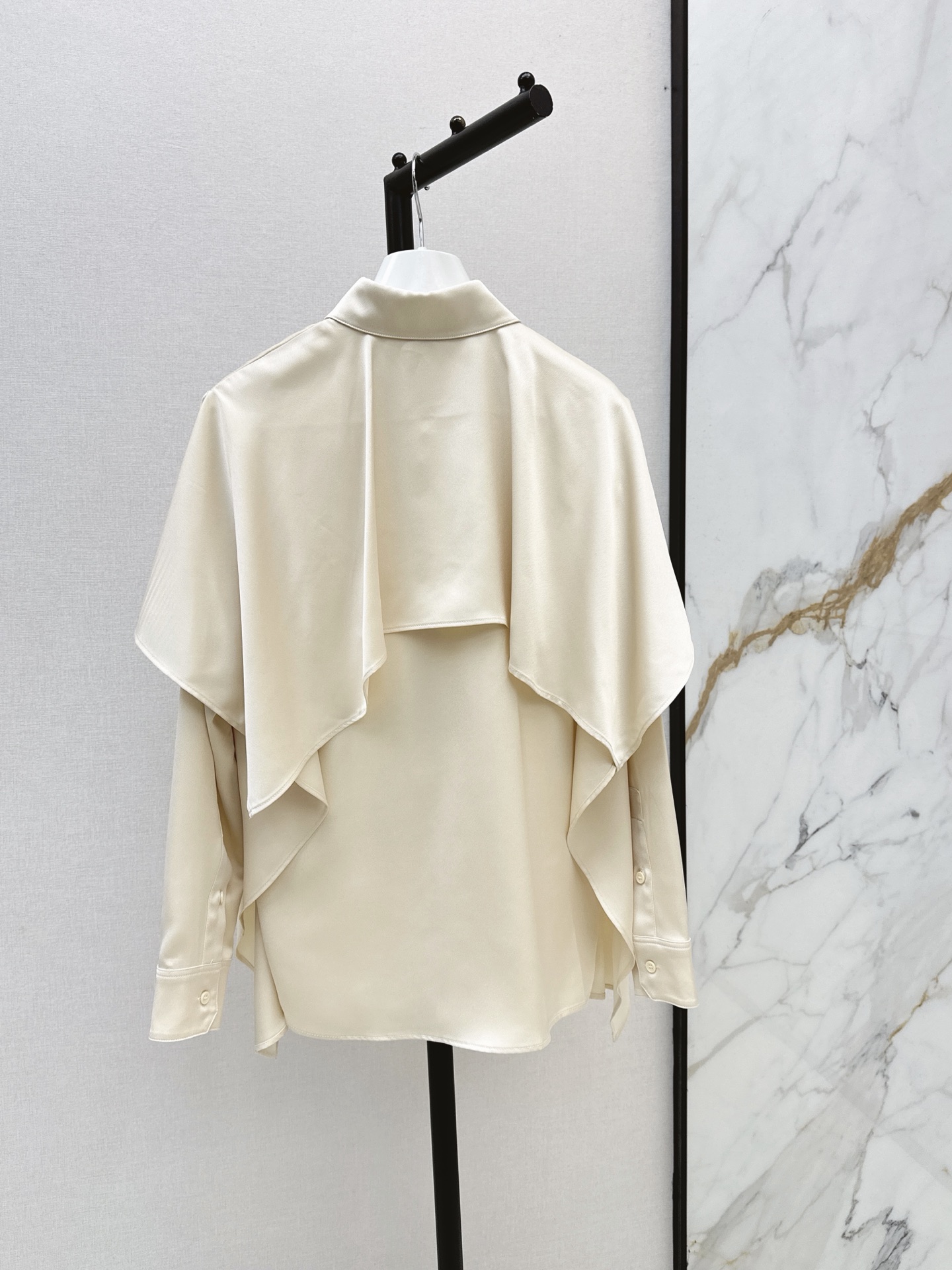 Loe 26fw asymmertic shirt